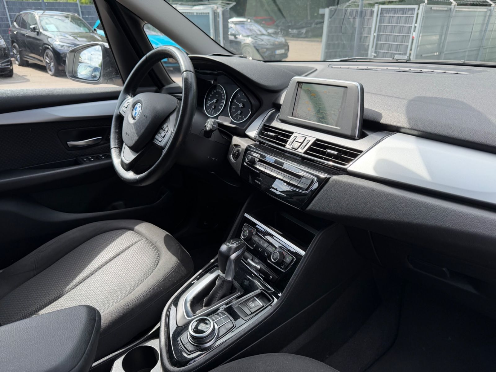 Fahrzeugabbildung BMW 218 GRAN TOURER *AUTOMATIK*NAVI*PANO*SHZ*KAMERA*