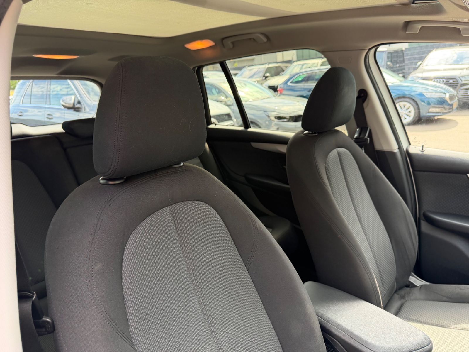 Fahrzeugabbildung BMW 218 GRAN TOURER *AUTOMATIK*NAVI*PANO*SHZ*KAMERA*