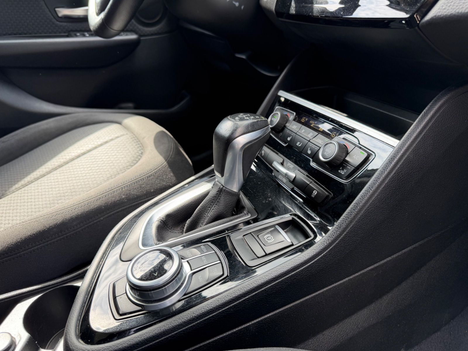 Fahrzeugabbildung BMW 218 GRAN TOURER *AUTOMATIK*NAVI*PANO*SHZ*KAMERA*