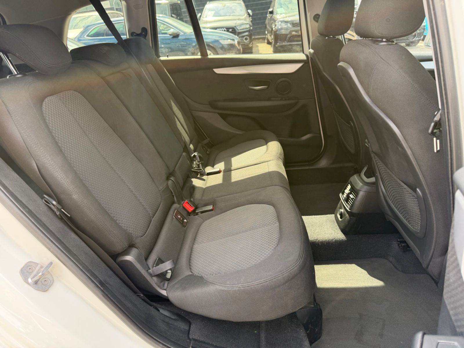 Fahrzeugabbildung BMW 218 GRAN TOURER *AUTOMATIK*NAVI*PANO*SHZ*KAMERA*