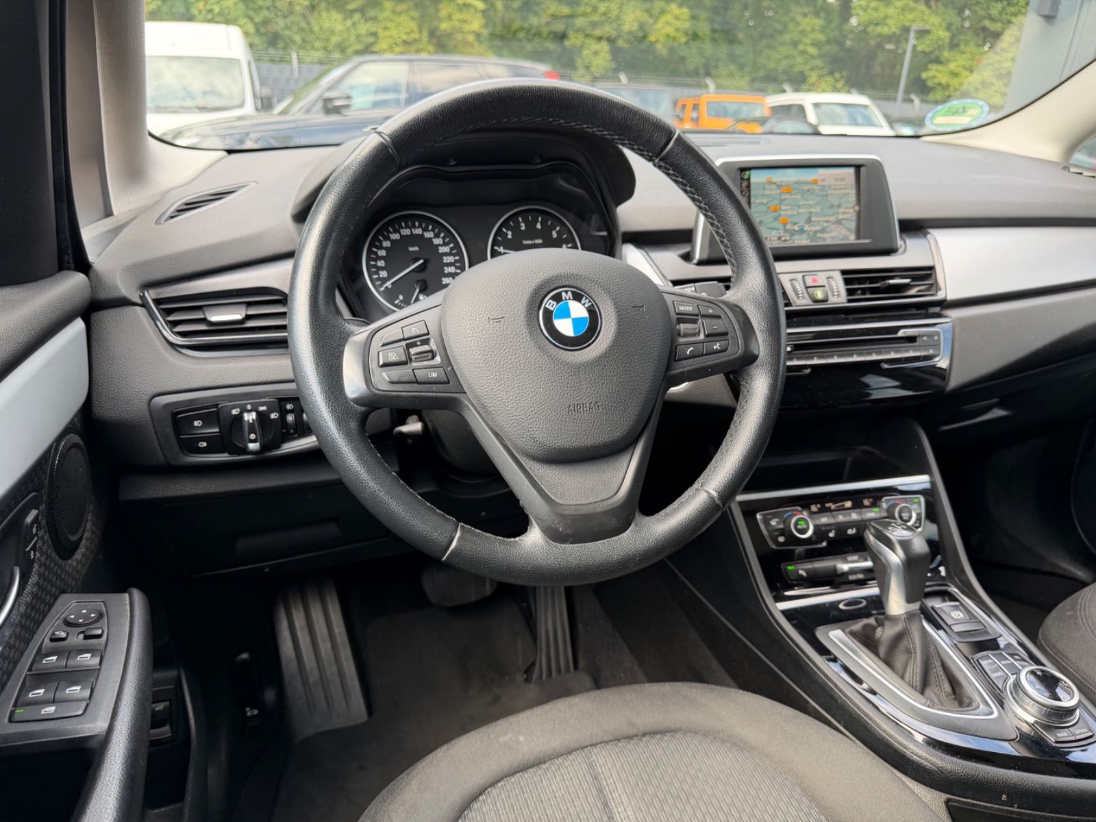 Fahrzeugabbildung BMW 218 GRAN TOURER *AUTOMATIK*NAVI*PANO*SHZ*KAMERA*