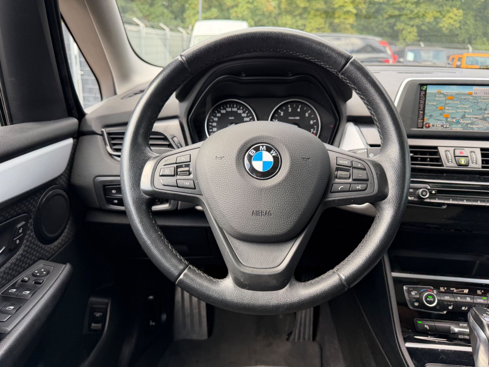 Fahrzeugabbildung BMW 218 GRAN TOURER *AUTOMATIK*NAVI*PANO*SHZ*KAMERA*