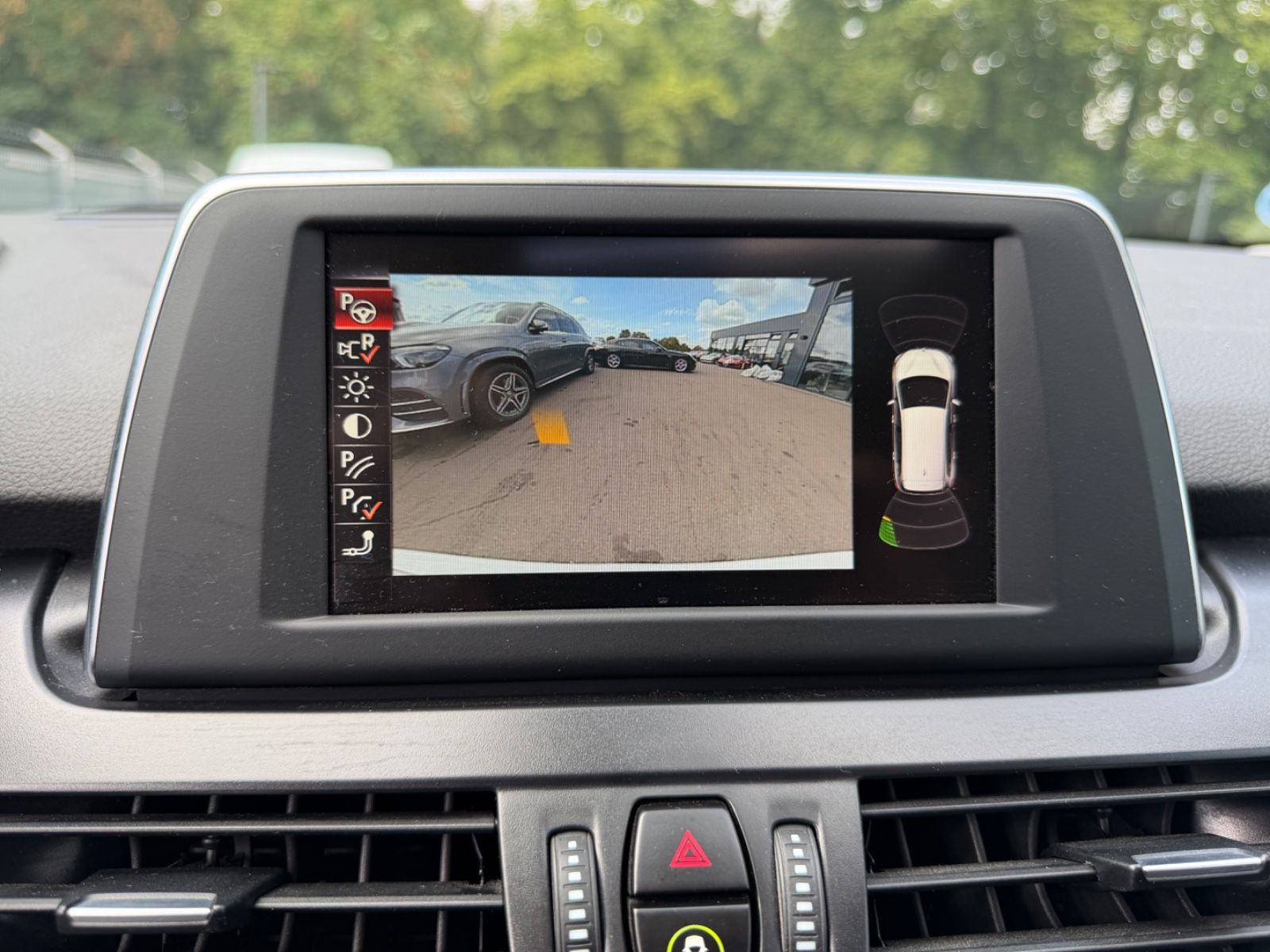 Fahrzeugabbildung BMW 218 GRAN TOURER *AUTOMATIK*NAVI*PANO*SHZ*KAMERA*