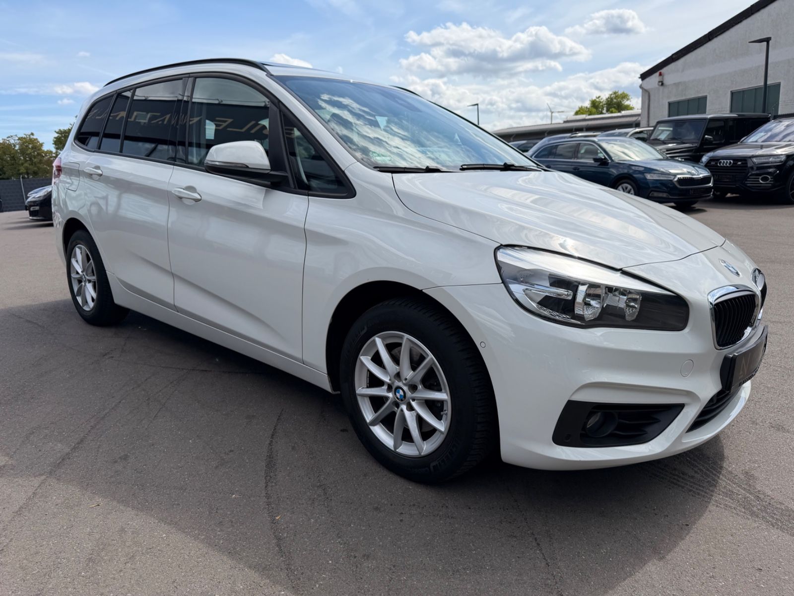 Fahrzeugabbildung BMW 218 GRAN TOURER *AUTOMATIK*NAVI*PANO*SHZ*KAMERA*