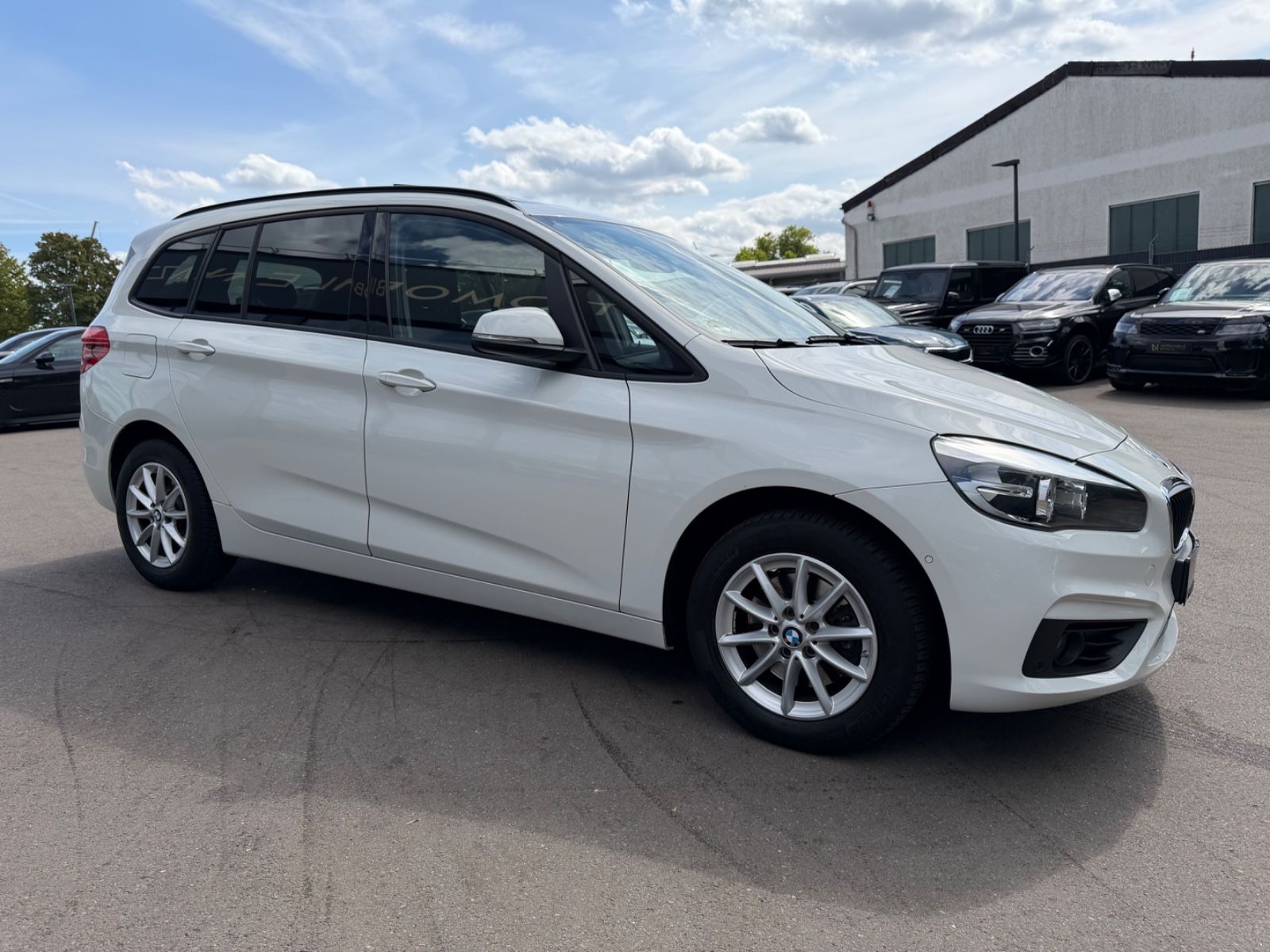 Fahrzeugabbildung BMW 218 GRAN TOURER *AUTOMATIK*NAVI*PANO*SHZ*KAMERA*