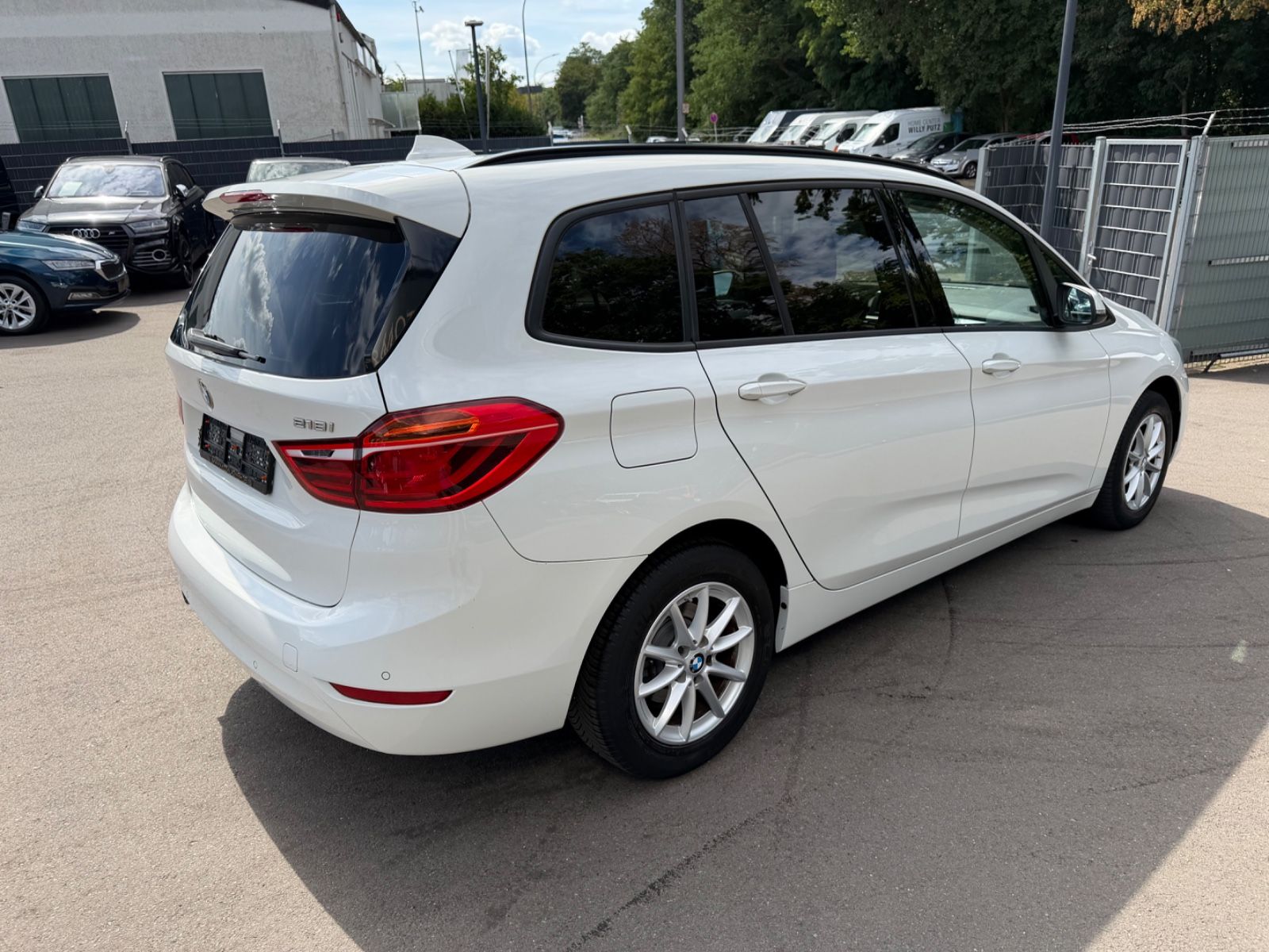 Fahrzeugabbildung BMW 218 GRAN TOURER *AUTOMATIK*NAVI*PANO*SHZ*KAMERA*