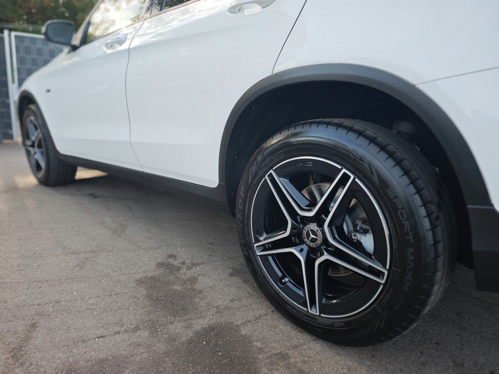 Fahrzeugabbildung Mercedes-Benz GLC 300 DE*AMG LINE*NIGHT PAKET*PANORAMA*