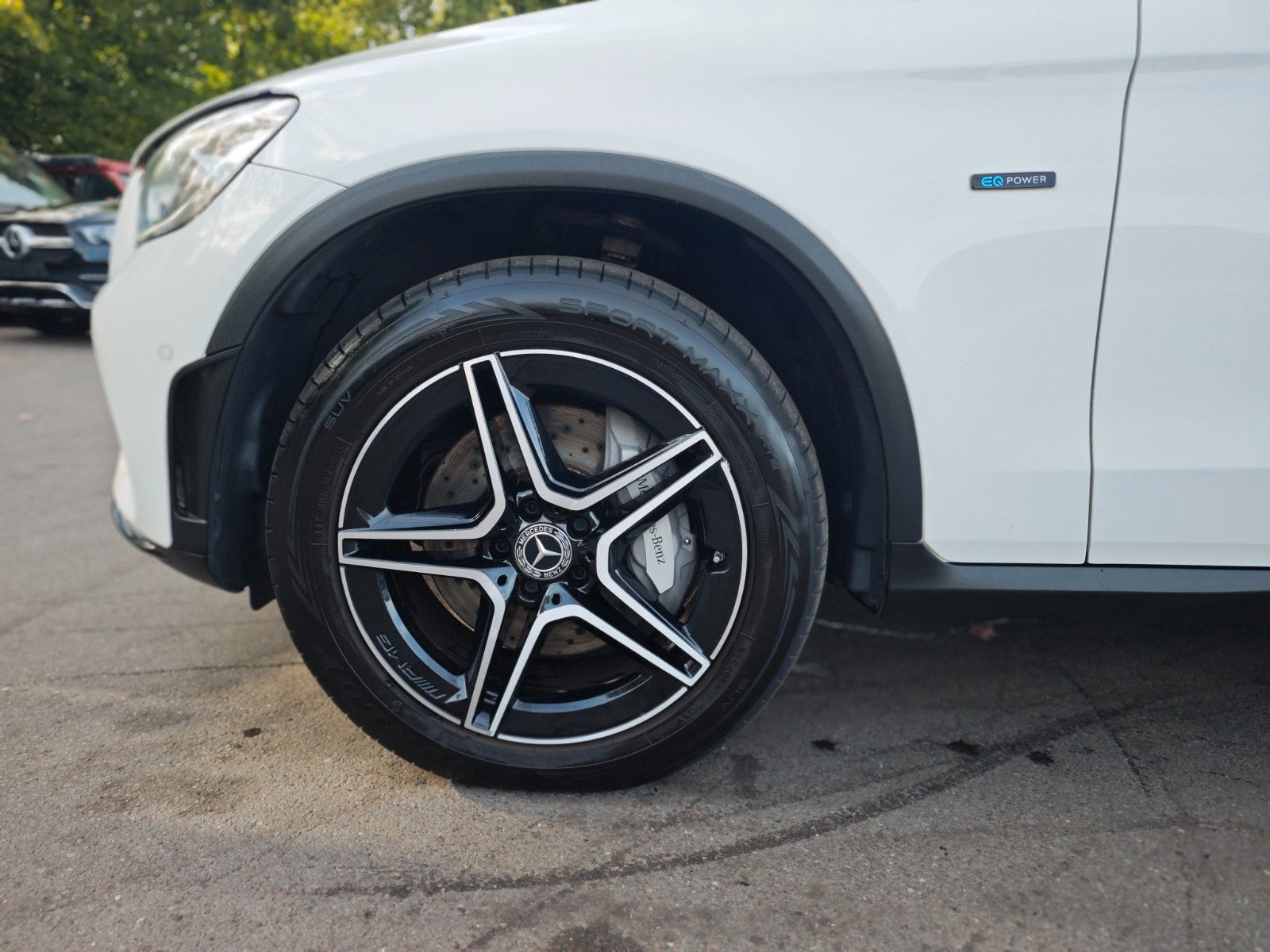 Fahrzeugabbildung Mercedes-Benz GLC 300 DE*AMG LINE*NIGHT PAKET*PANORAMA*