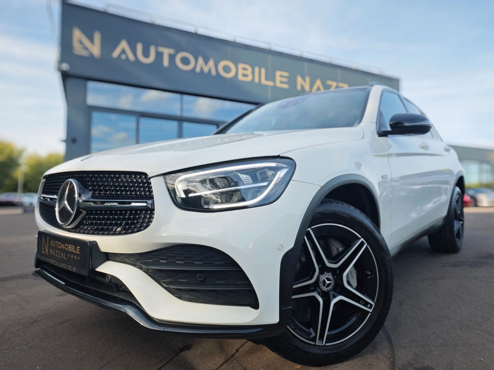 Fahrzeugabbildung Mercedes-Benz GLC 300 DE*AMG LINE*NIGHT PAKET*PANORAMA*