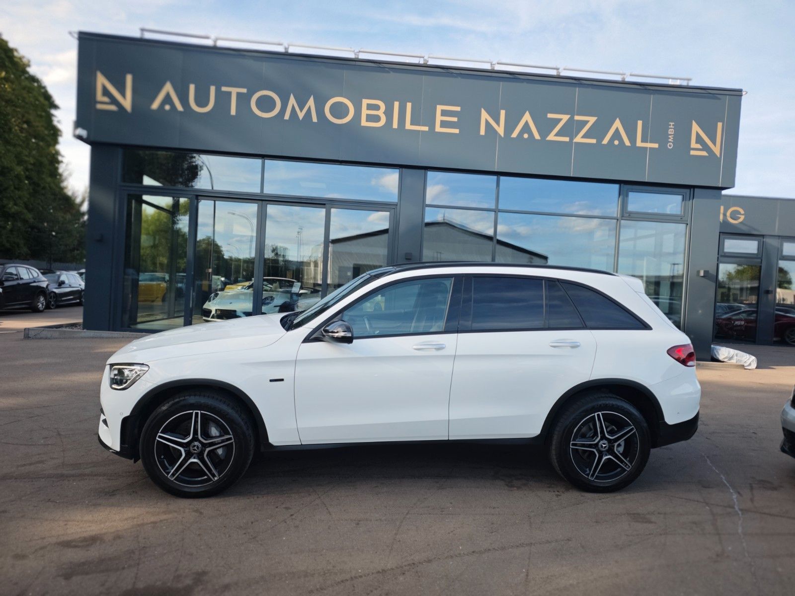 Fahrzeugabbildung Mercedes-Benz GLC 300 DE*AMG LINE*NIGHT PAKET*PANORAMA*