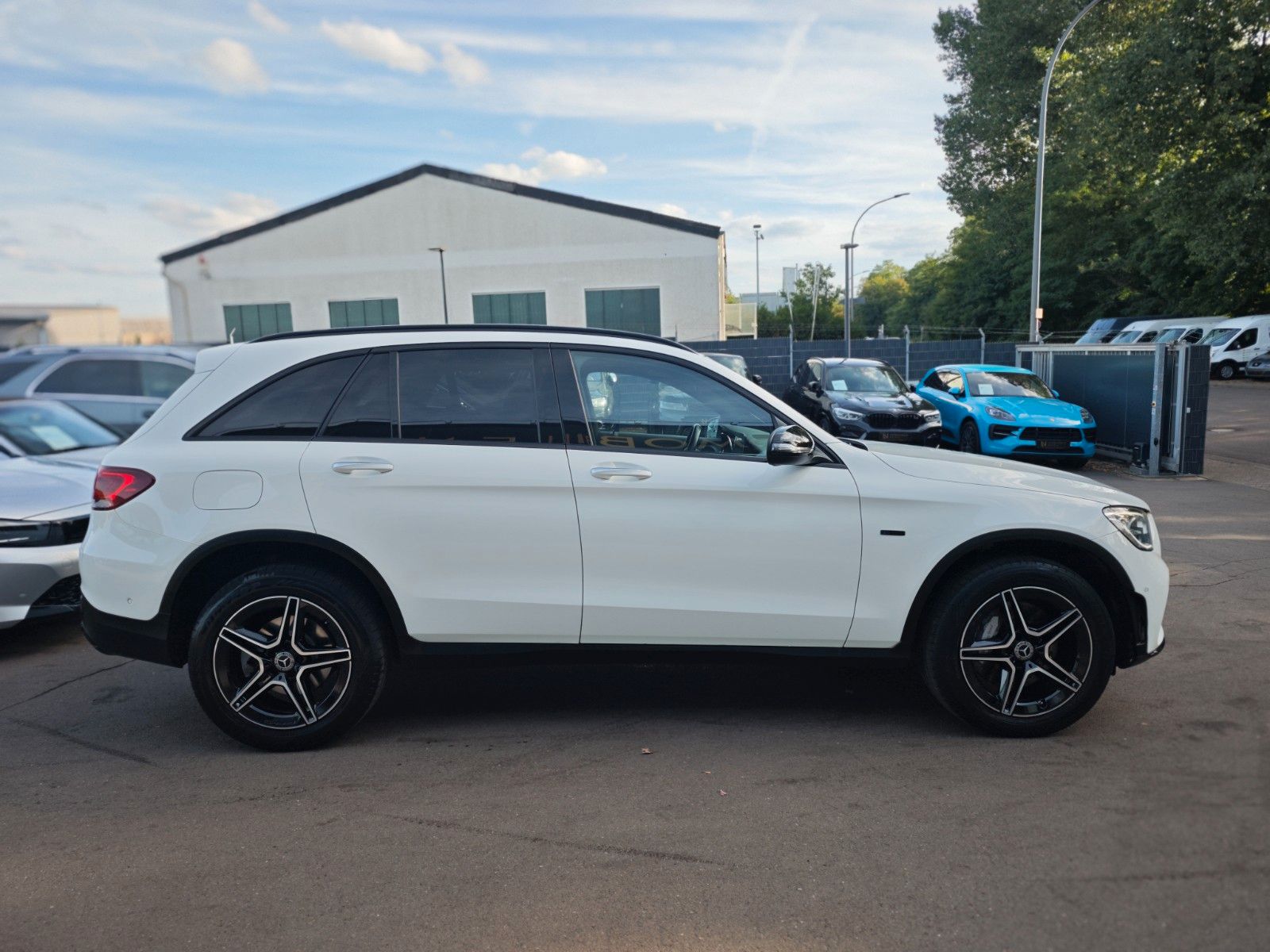 Fahrzeugabbildung Mercedes-Benz GLC 300 DE*AMG LINE*NIGHT PAKET*PANORAMA*