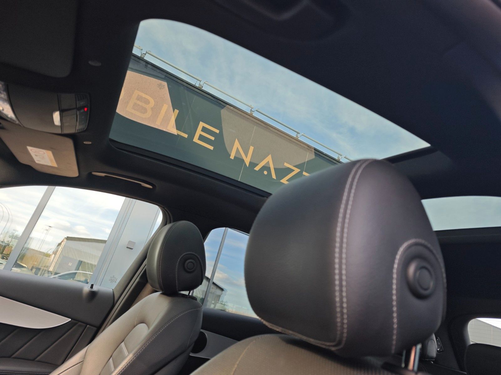 Fahrzeugabbildung Mercedes-Benz GLC 300 DE*AMG LINE*NIGHT PAKET*PANORAMA*