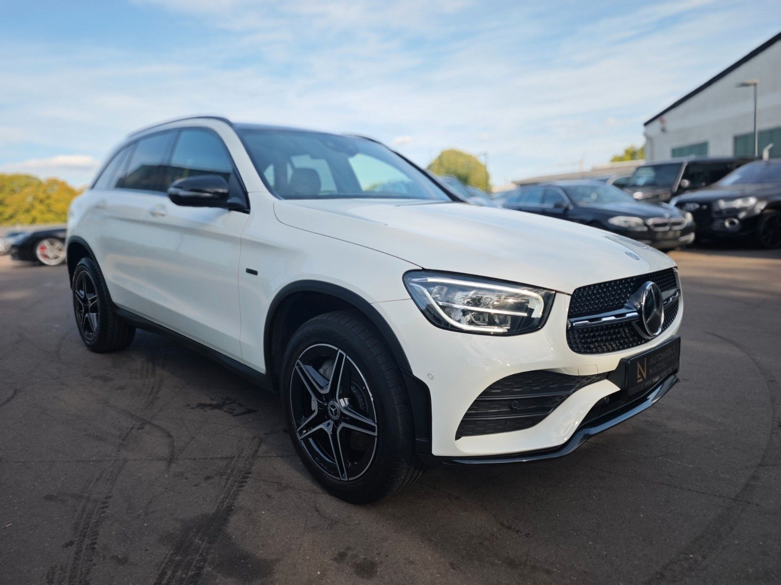 Fahrzeugabbildung Mercedes-Benz GLC 300 DE*AMG LINE*NIGHT PAKET*PANORAMA*