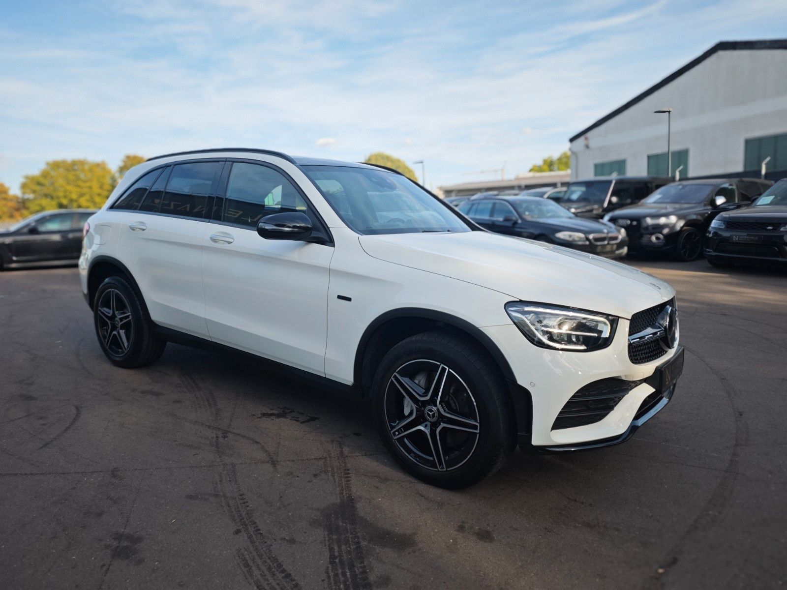 Fahrzeugabbildung Mercedes-Benz GLC 300 DE*AMG LINE*NIGHT PAKET*PANORAMA*
