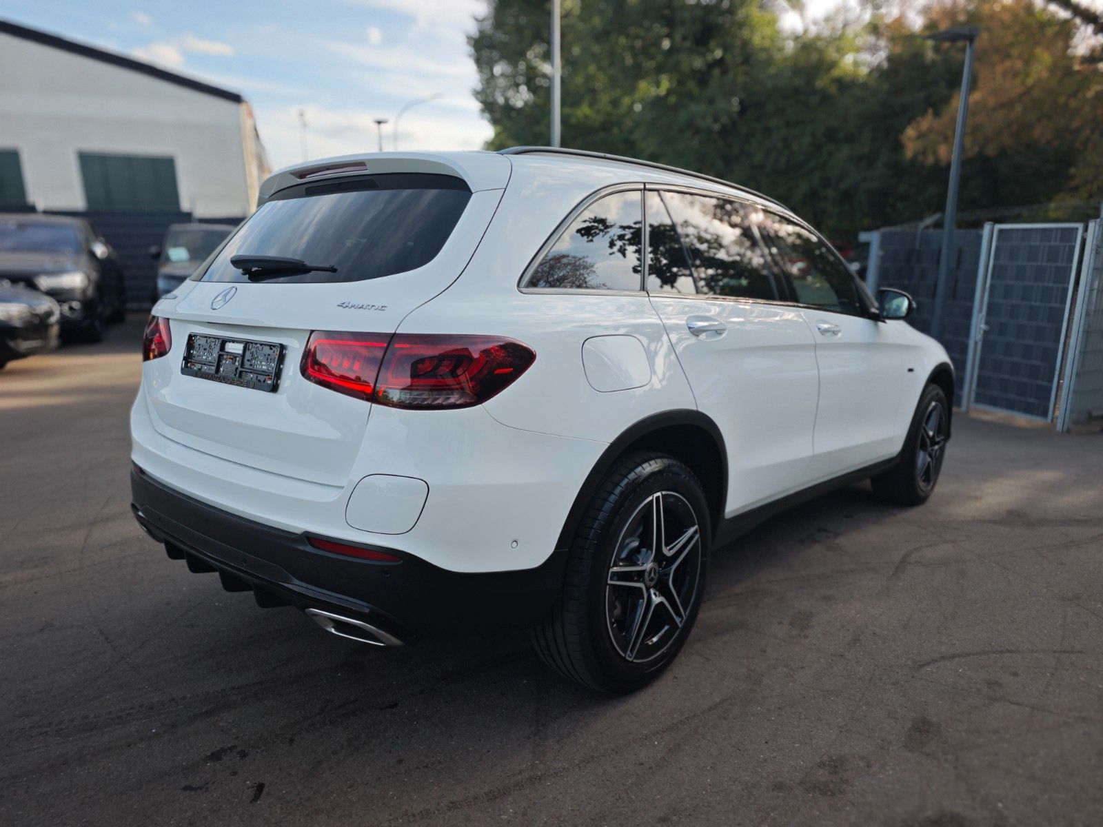 Fahrzeugabbildung Mercedes-Benz GLC 300 DE*AMG LINE*NIGHT PAKET*PANORAMA*
