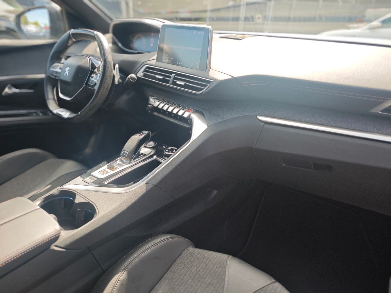 Fahrzeugabbildung Peugeot 5008 GT-LINE*AUT.*7.SITZER*AHK*ACC*PANORAMA*
