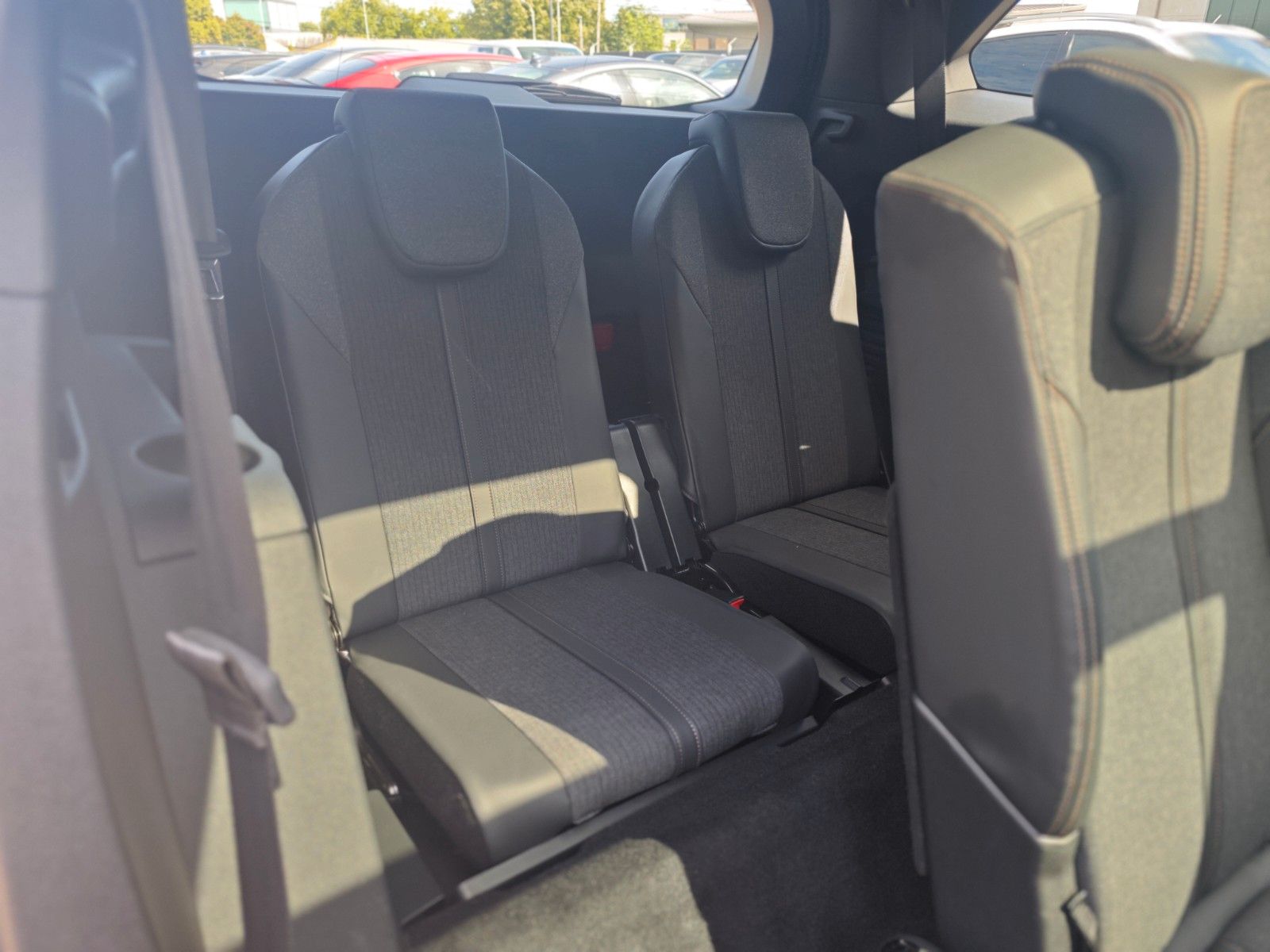 Fahrzeugabbildung Peugeot 5008 GT-LINE*AUT.*7.SITZER*AHK*ACC*PANORAMA*