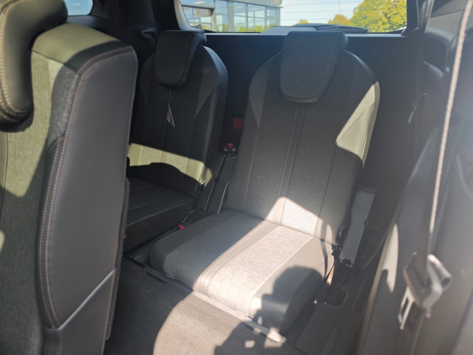 Fahrzeugabbildung Peugeot 5008 GT-LINE*AUT.*7.SITZER*AHK*ACC*PANORAMA*