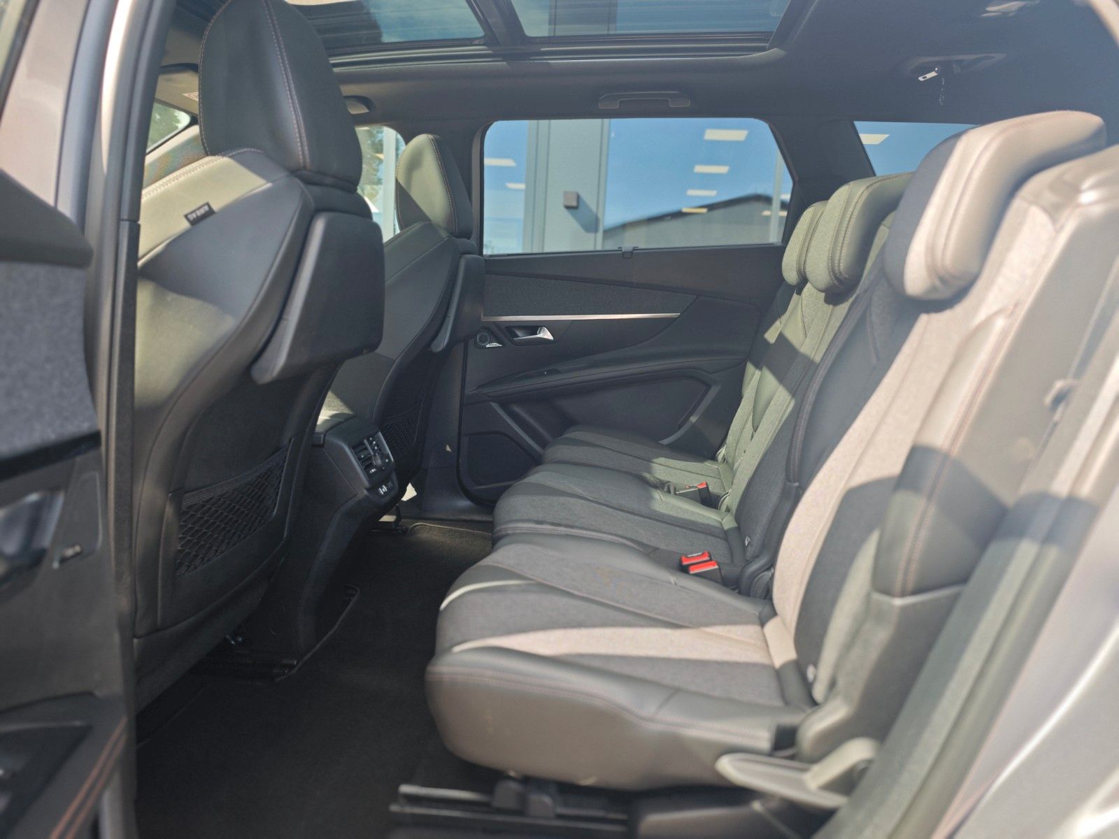 Fahrzeugabbildung Peugeot 5008 GT-LINE*AUT.*7.SITZER*AHK*ACC*PANORAMA*