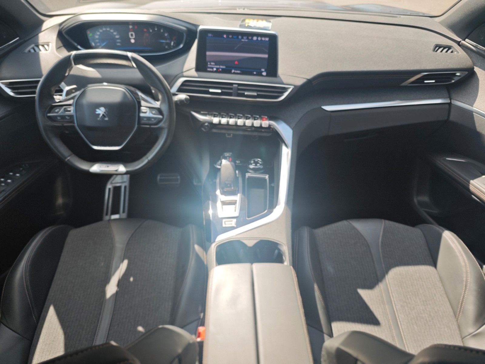 Fahrzeugabbildung Peugeot 5008 GT-LINE*AUT.*7.SITZER*AHK*ACC*PANORAMA*