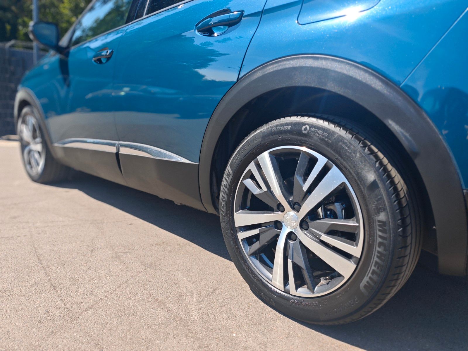 Fahrzeugabbildung Peugeot 3008 Hybrid 225 Allure*LED*PACK ASSIST*KAMERA*