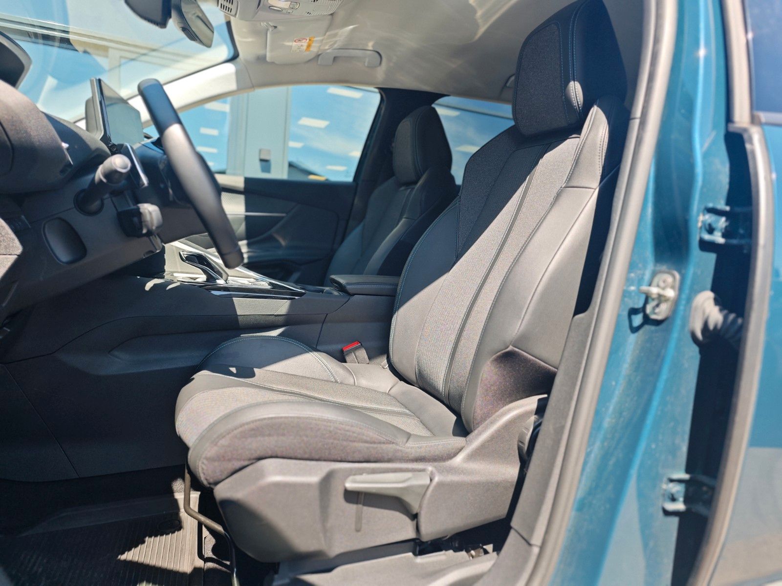 Fahrzeugabbildung Peugeot 3008 Hybrid 225 Allure*LED*PACK ASSIST*KAMERA*