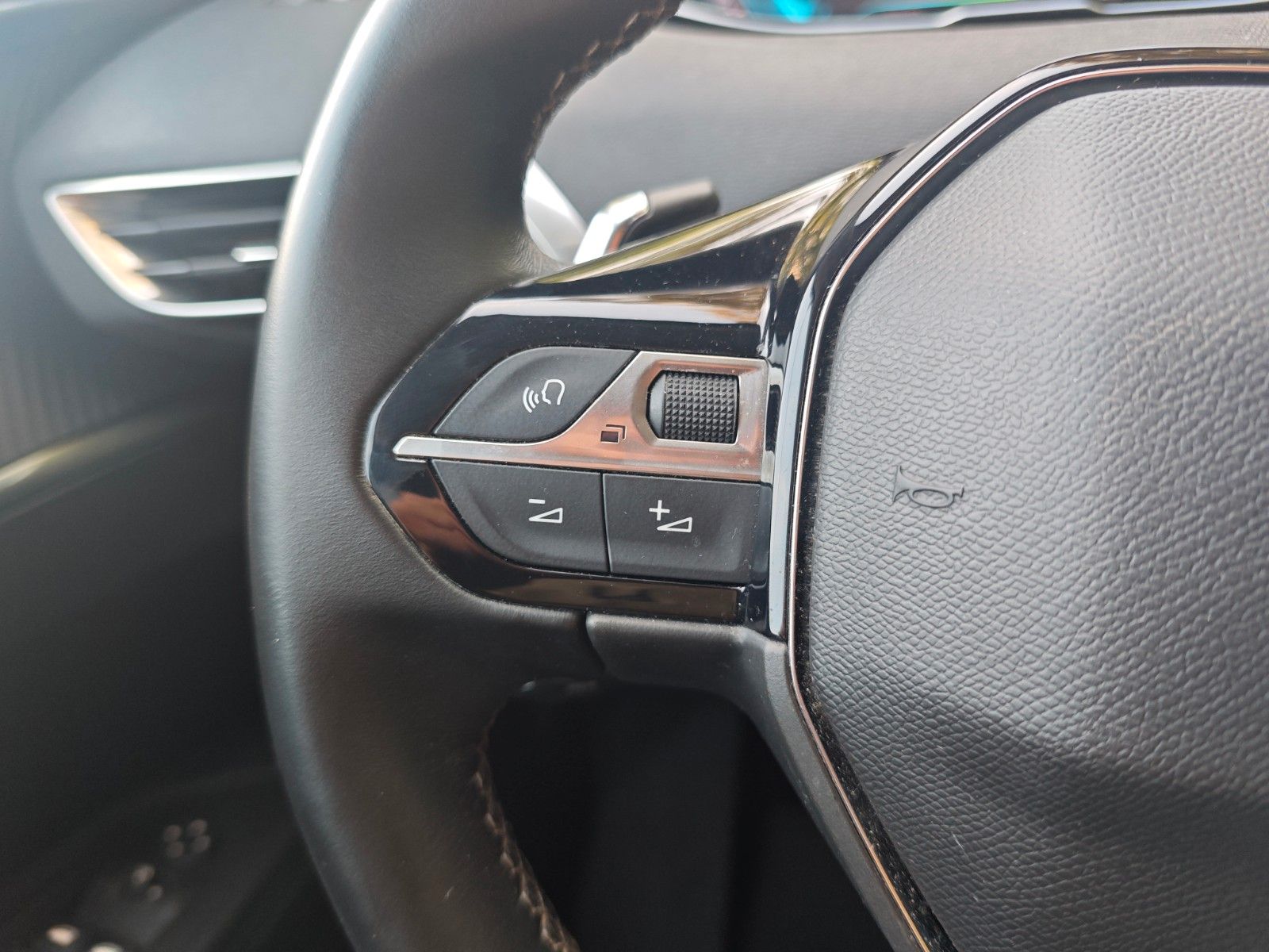 Fahrzeugabbildung Peugeot 3008 Hybrid 225 Allure*LED*PACK ASSIST*KAMERA*