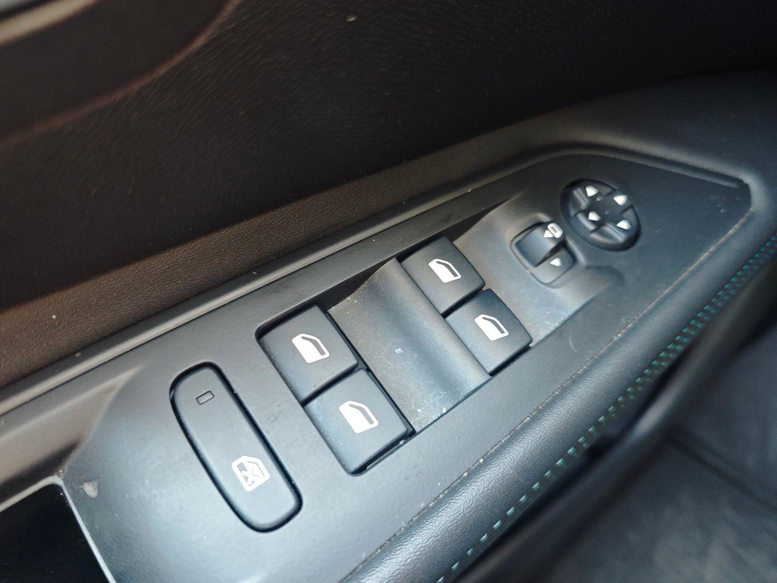 Fahrzeugabbildung Peugeot 3008 Hybrid 225 Allure*LED*PACK ASSIST*KAMERA*