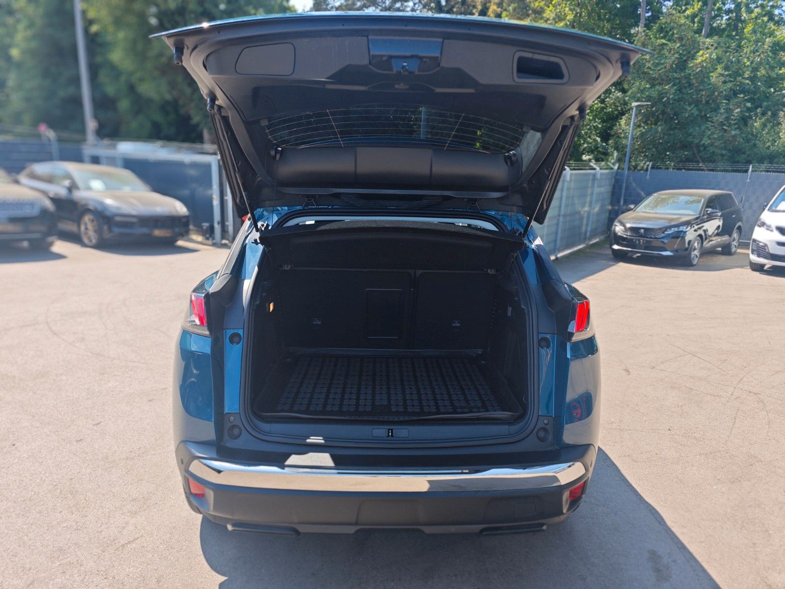 Fahrzeugabbildung Peugeot 3008 Hybrid 225 Allure*LED*PACK ASSIST*KAMERA*