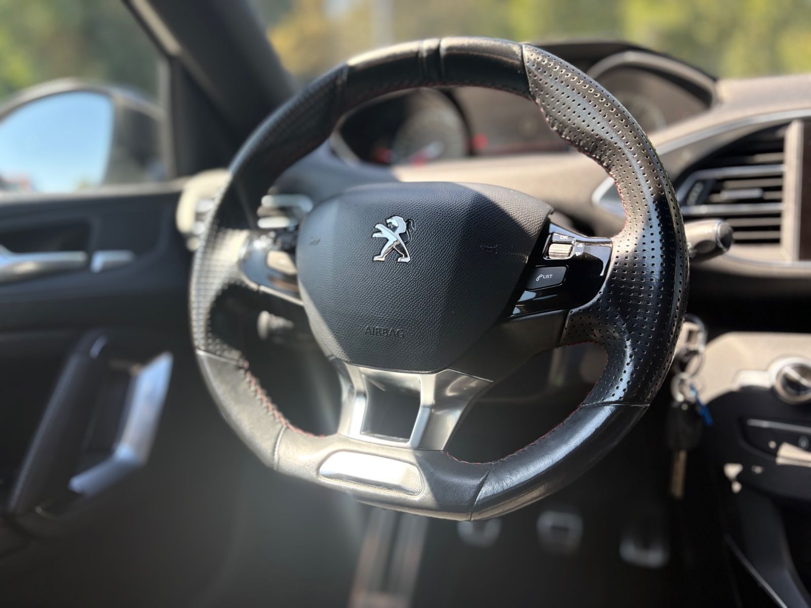 Fahrzeugabbildung Peugeot 308 SW ALURE GT-LINE*DENON*RÜCKFAHRKAMERA*