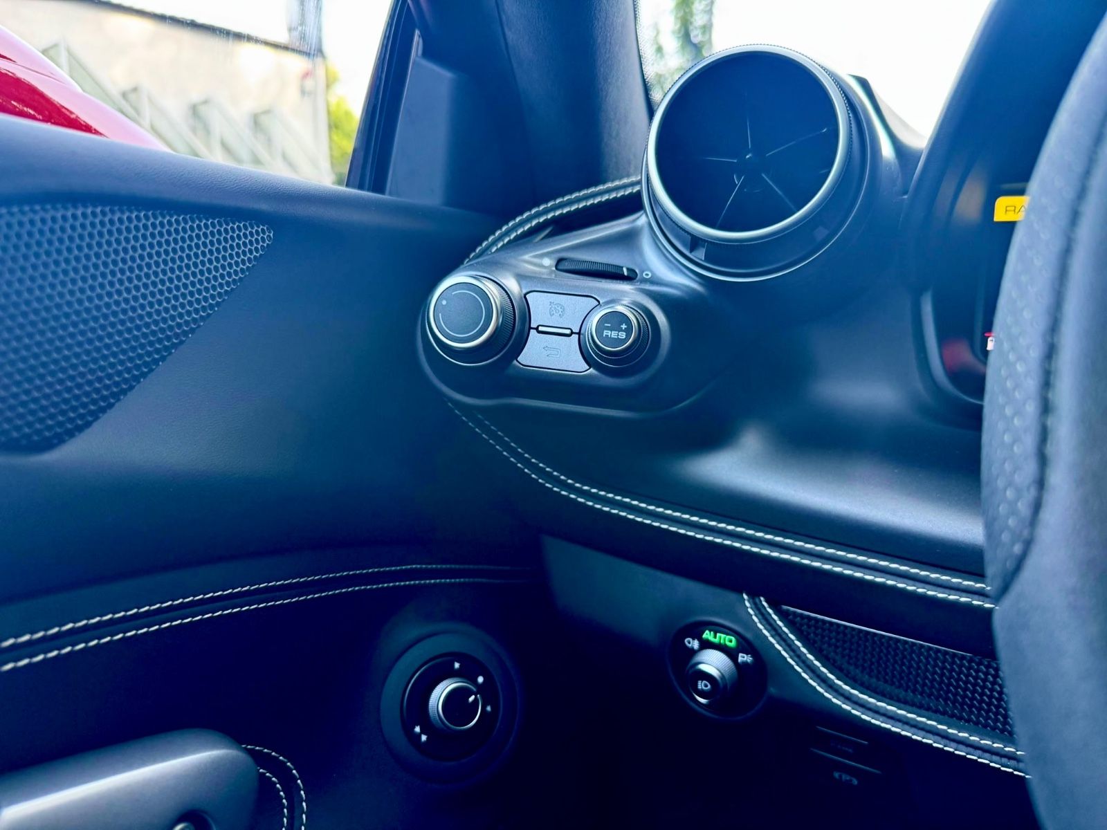 Fahrzeugabbildung Ferrari F8 TRIBUTO DCT *KERAMIK*LIFT*CARBON*PPF*DISPLAY*