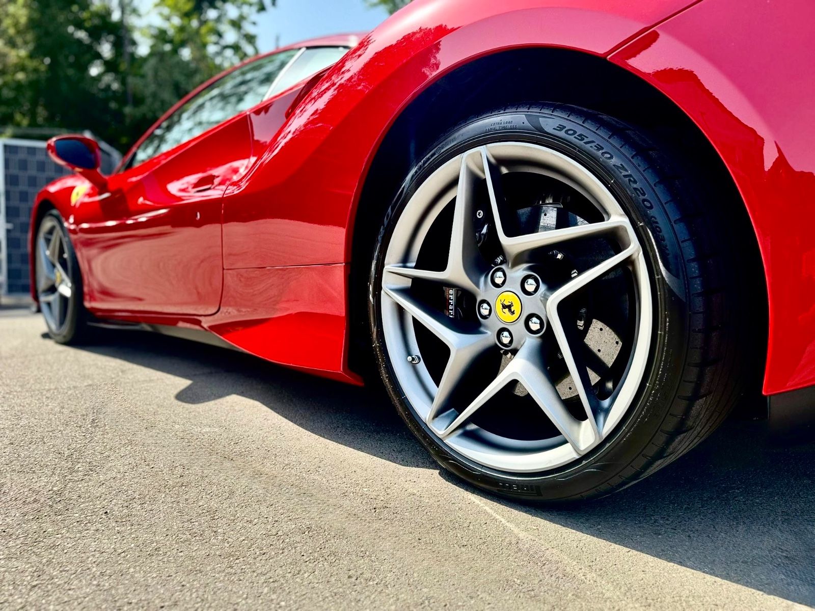 Fahrzeugabbildung Ferrari F8 TRIBUTO DCT *KERAMIK*LIFT*CARBON*PPF*DISPLAY*