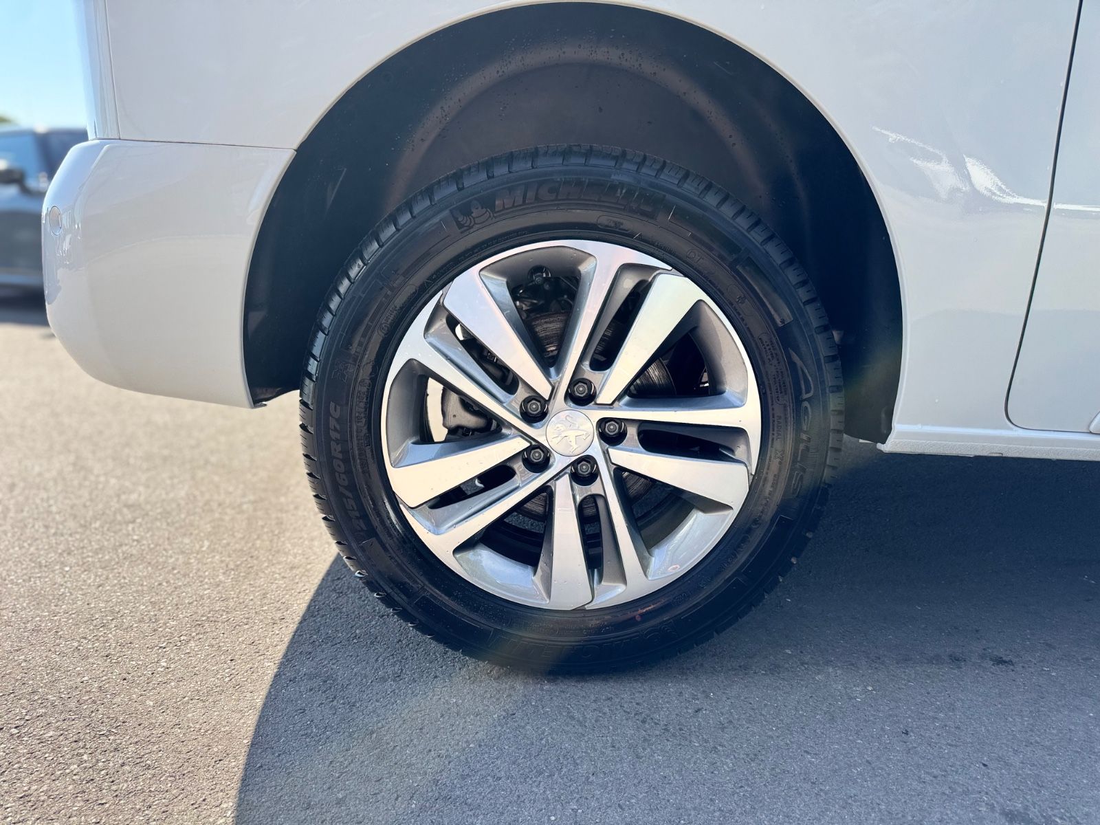 Fahrzeugabbildung Peugeot TRAVELLER ALLURE*AUT.*8.SITZER*NAVI*KAMERA*