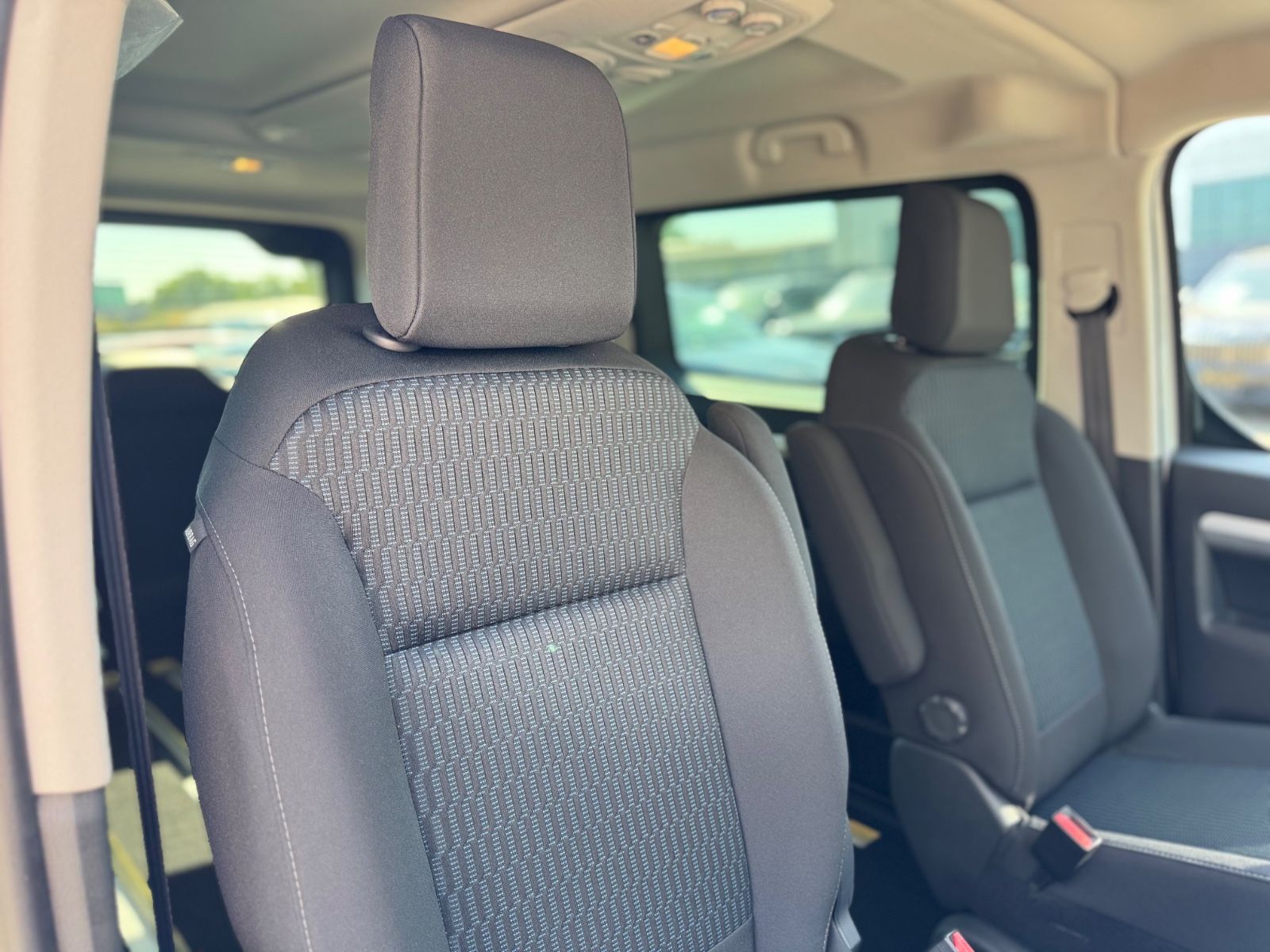 Fahrzeugabbildung Peugeot TRAVELLER ALLURE*AUT.*8.SITZER*NAVI*KAMERA*