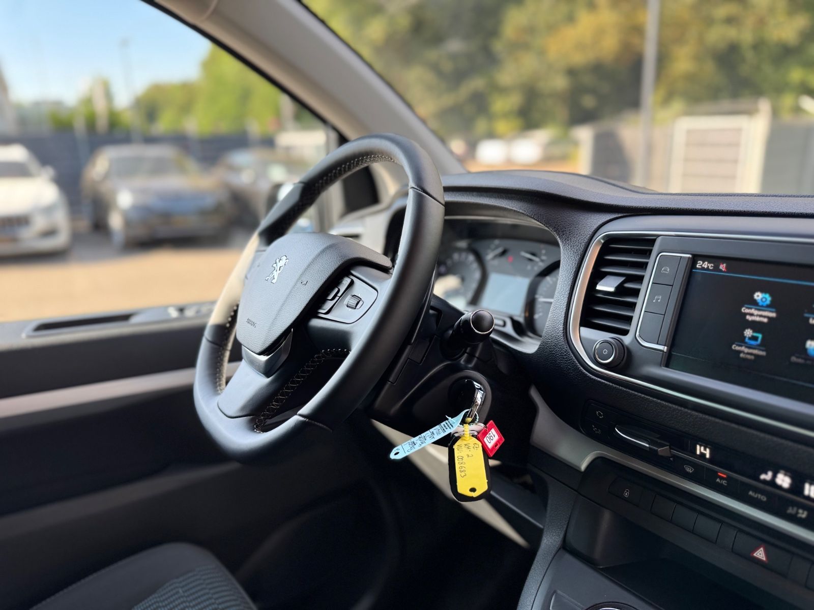 Fahrzeugabbildung Peugeot TRAVELLER ALLURE*AUT.*8.SITZER*NAVI*KAMERA*