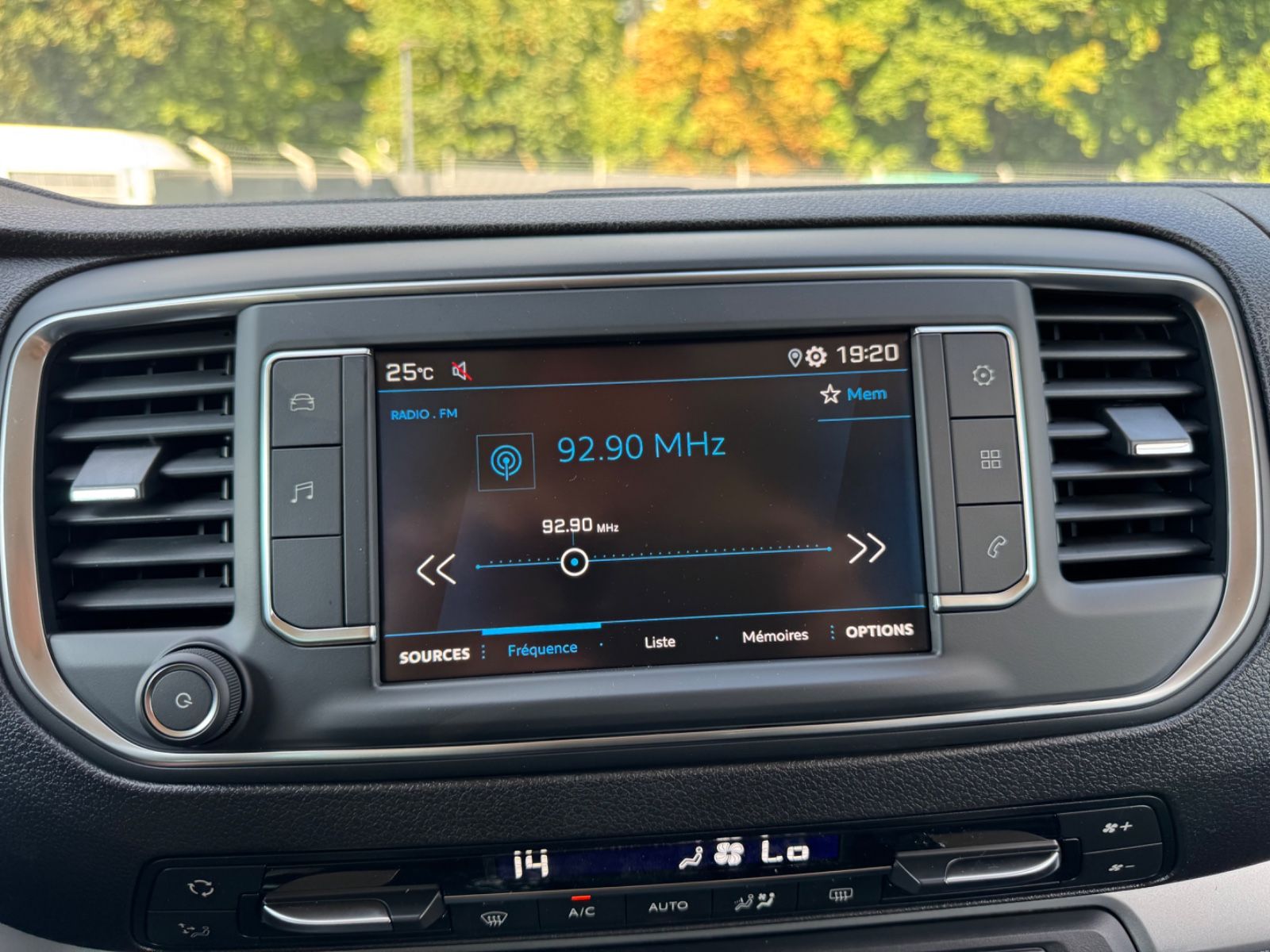 Fahrzeugabbildung Peugeot TRAVELLER ALLURE*AUT.*8.SITZER*NAVI*KAMERA*