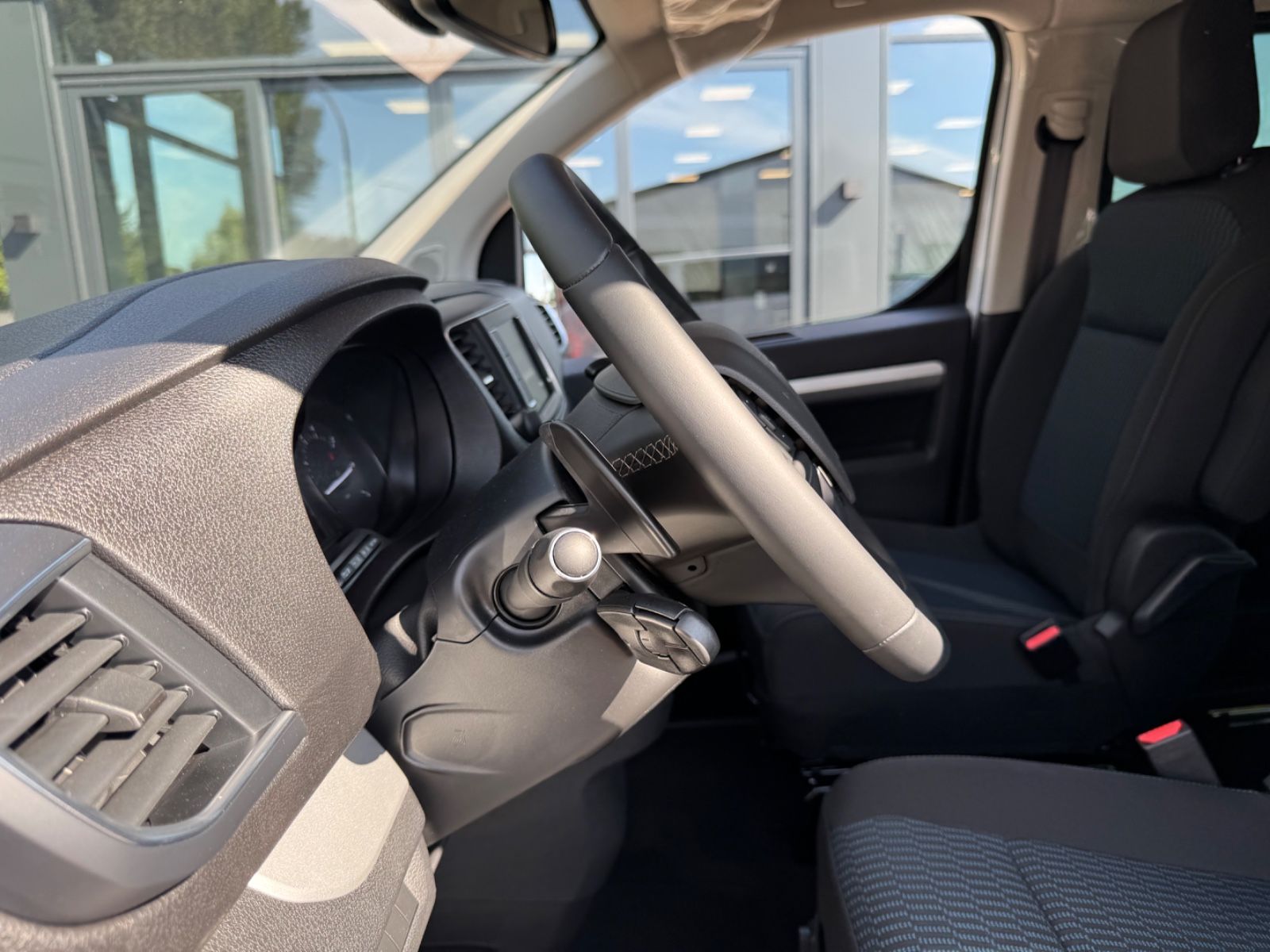 Fahrzeugabbildung Peugeot TRAVELLER ALLURE*AUT.*8.SITZER*NAVI*KAMERA*