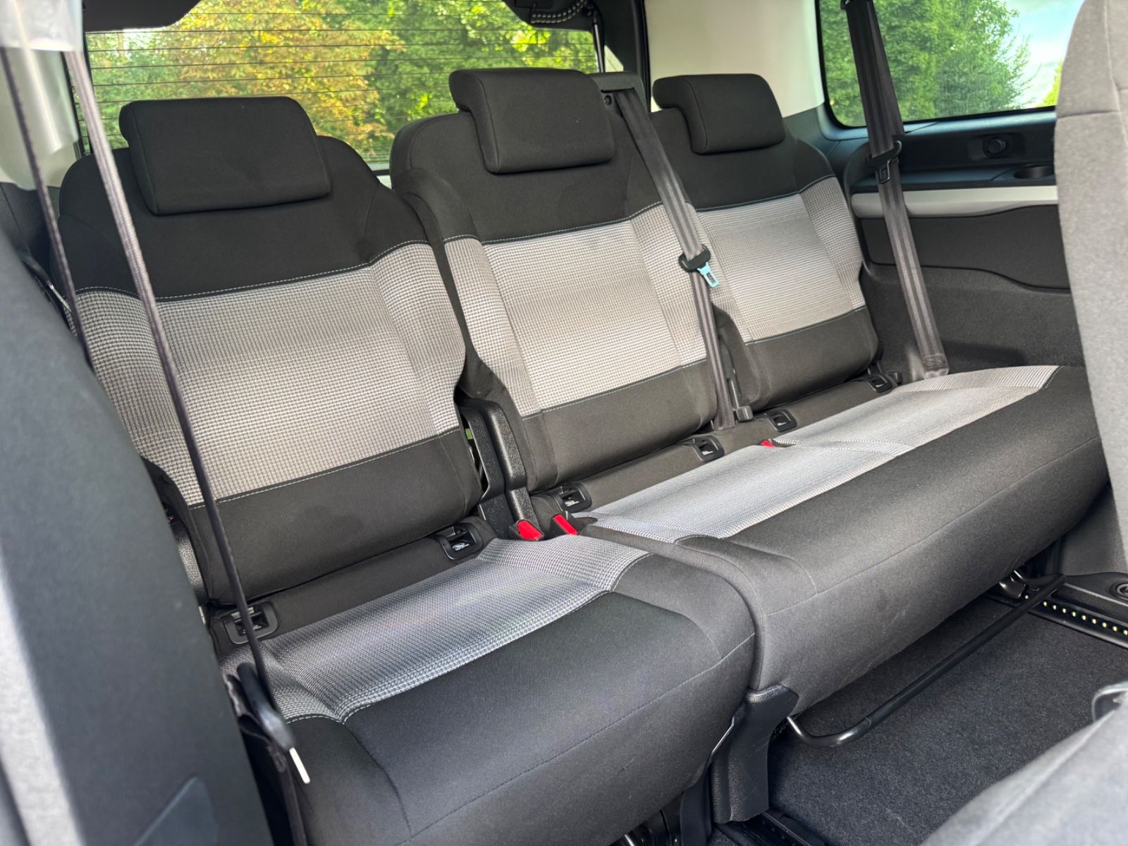 Fahrzeugabbildung Peugeot TRAVELLER ALLURE*AUT.*8.SITZER*NAVI*KAMERA*