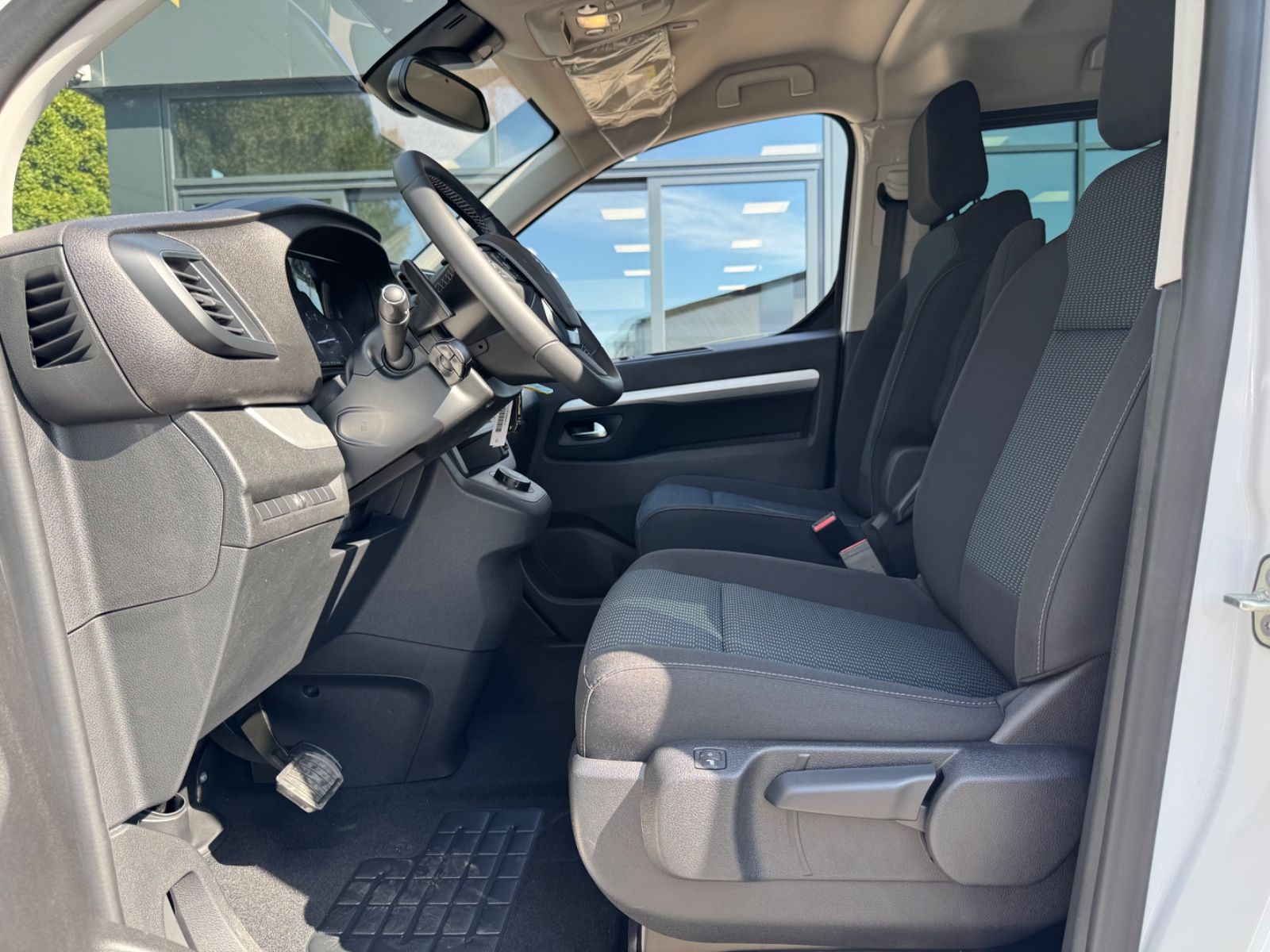 Fahrzeugabbildung Peugeot TRAVELLER ALLURE*AUT.*8.SITZER*NAVI*KAMERA*