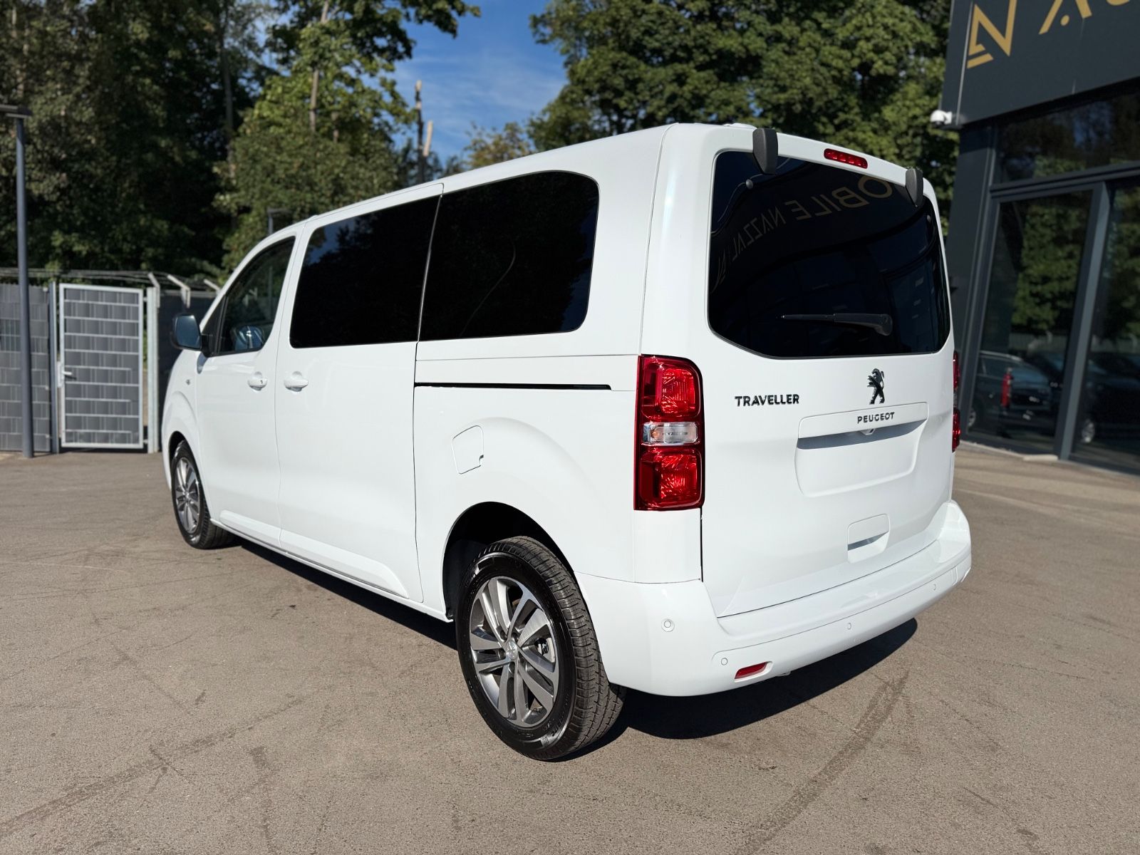 Fahrzeugabbildung Peugeot TRAVELLER ALLURE*AUT.*8.SITZER*NAVI*KAMERA*