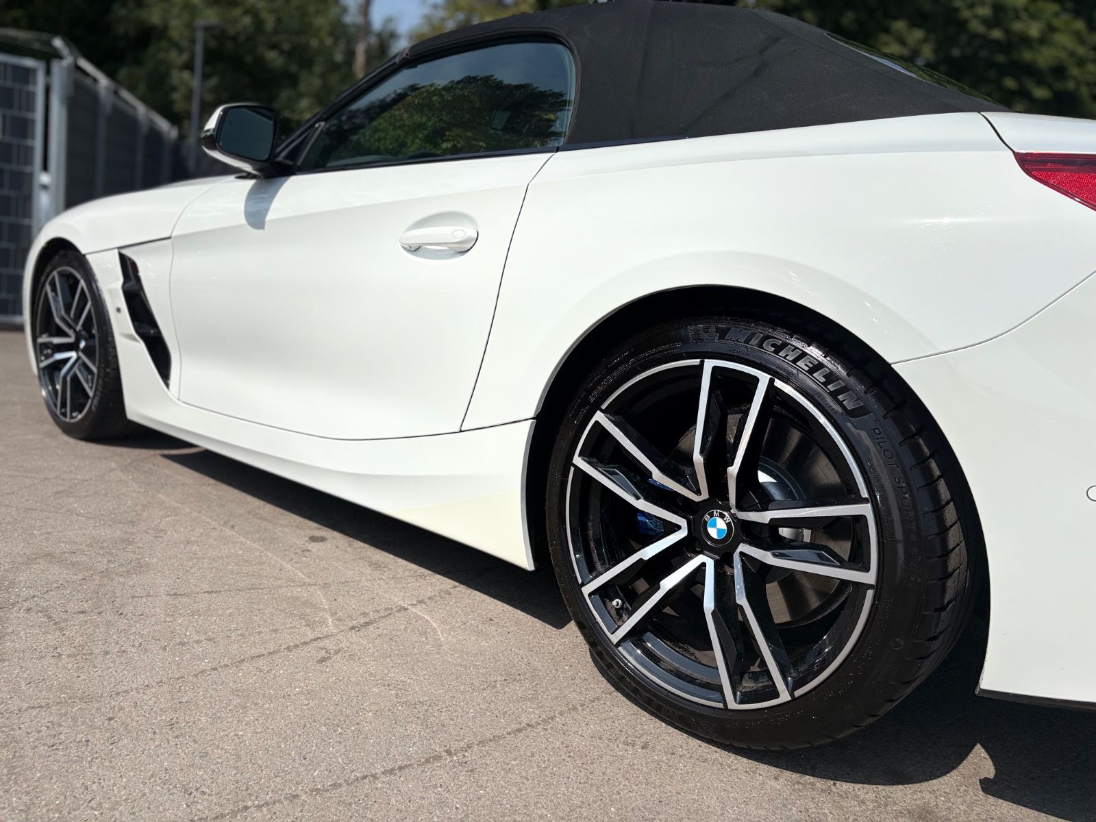Fahrzeugabbildung BMW Z4 M40i*SHADOW-LINE*BMW LIVE*VOLL-LED*H&K*I.HAND