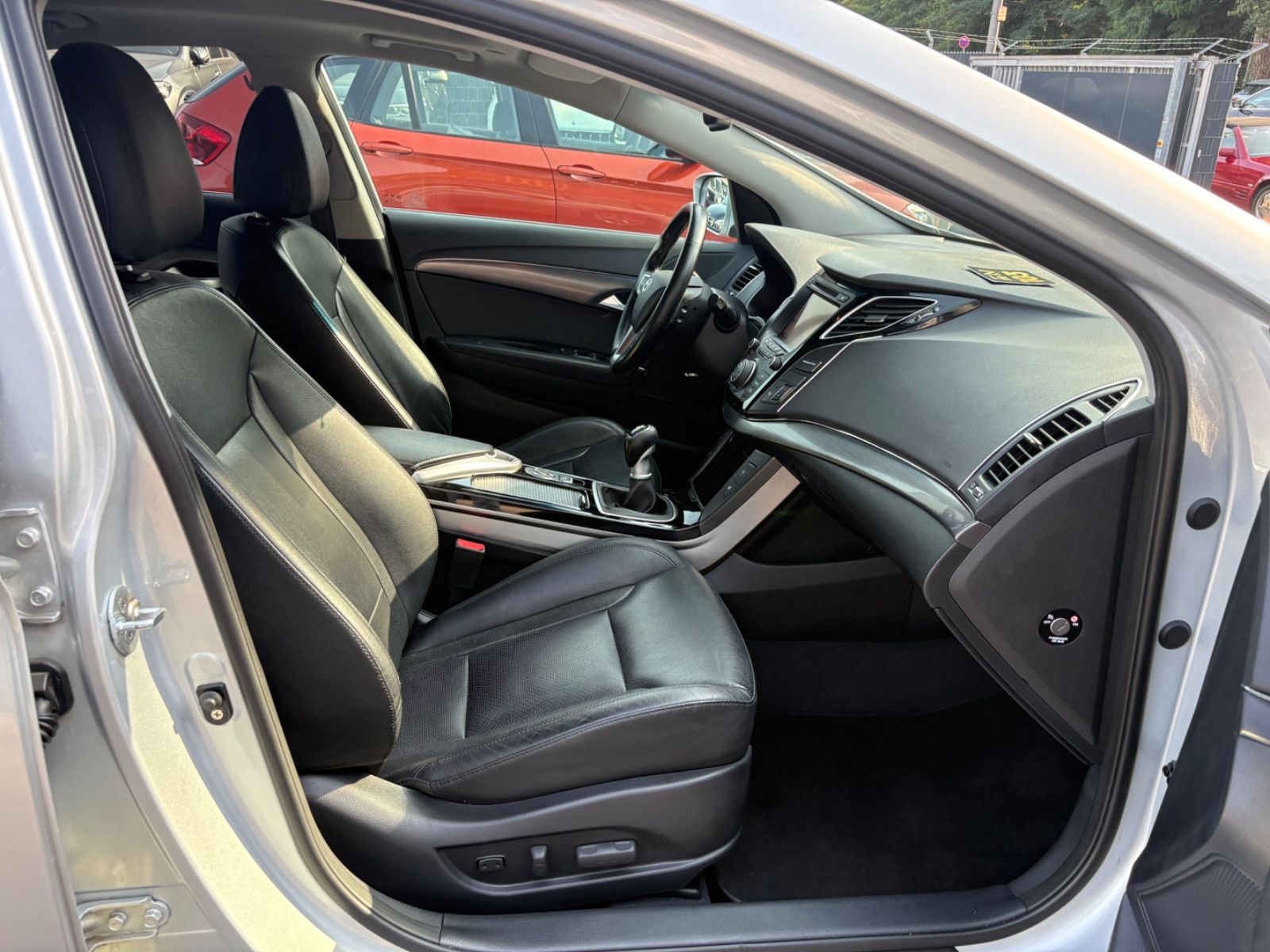 Fahrzeugabbildung Hyundai i40 EXECUTIVE*PANORAMA*VOLL-LEDER*BI-XENON*TOP