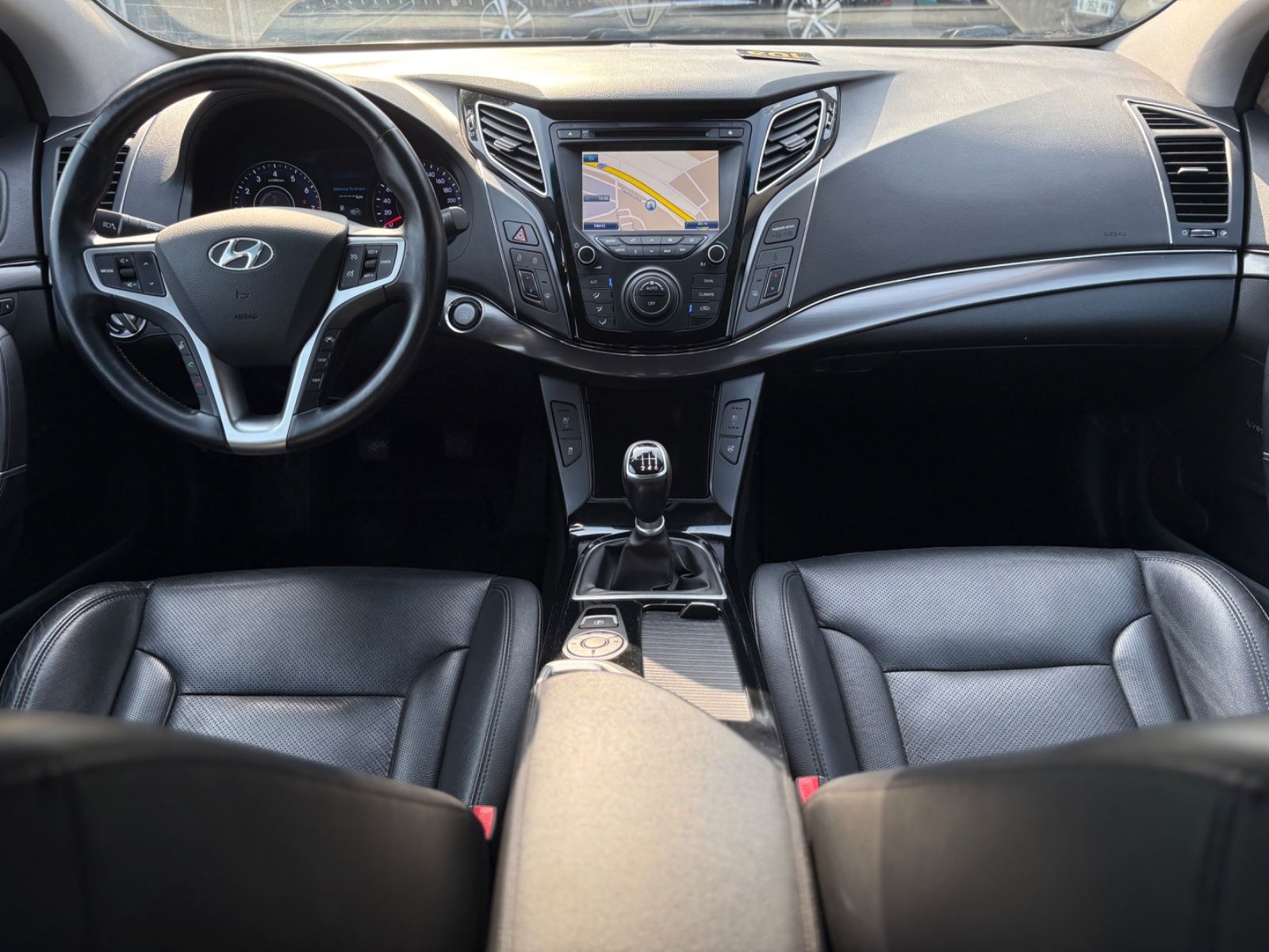 Fahrzeugabbildung Hyundai i40 EXECUTIVE*PANORAMA*VOLL-LEDER*BI-XENON*TOP