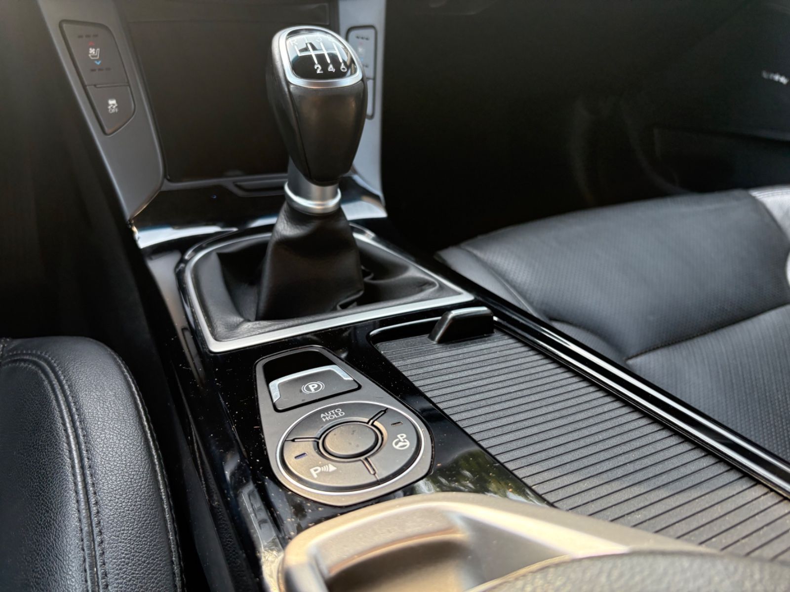 Fahrzeugabbildung Hyundai i40 EXECUTIVE*PANORAMA*VOLL-LEDER*BI-XENON*TOP