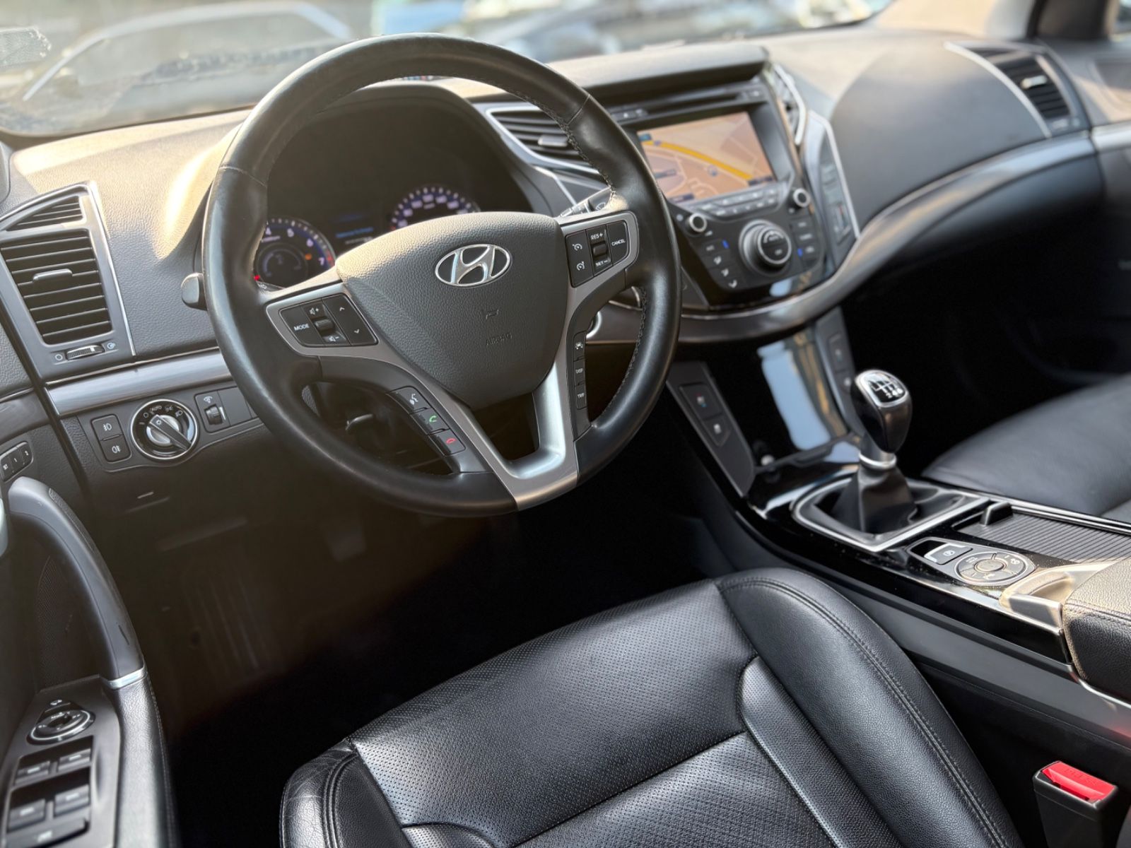 Fahrzeugabbildung Hyundai i40 EXECUTIVE*PANORAMA*VOLL-LEDER*BI-XENON*TOP