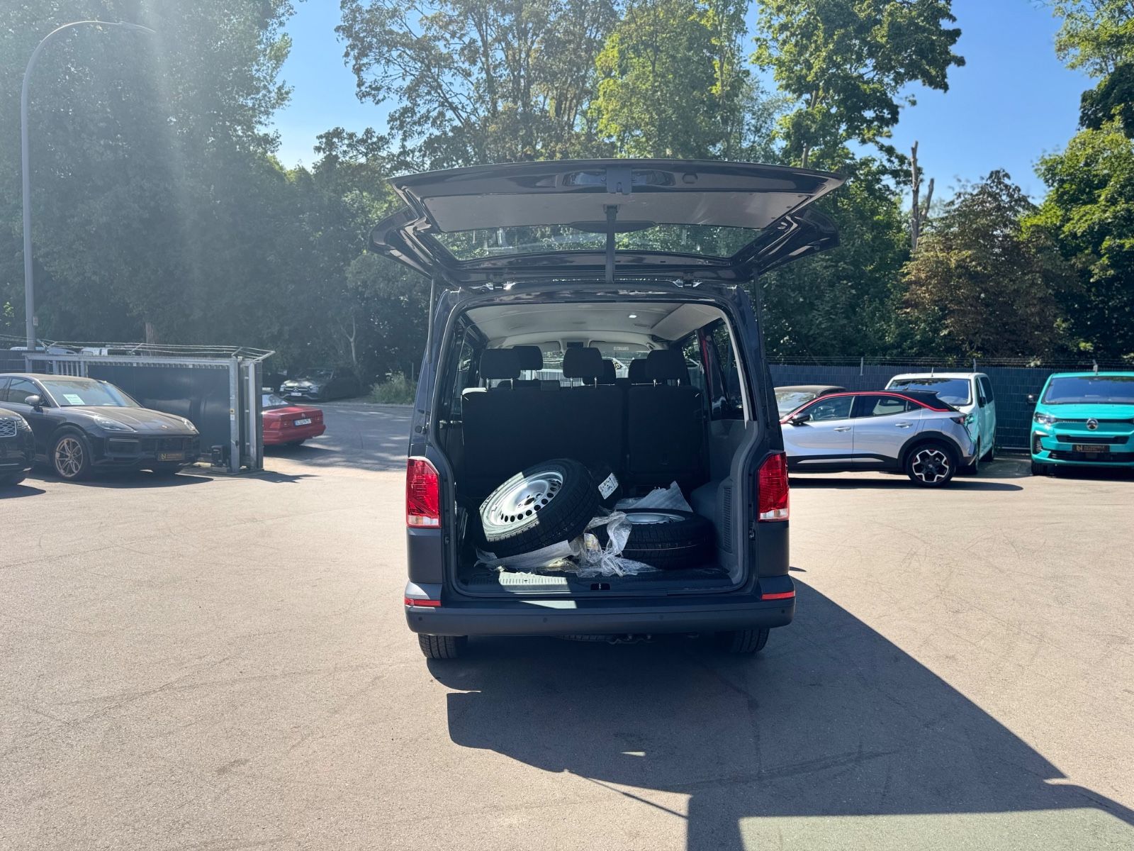 Fahrzeugabbildung Volkswagen T6 TRANSPORTER*AUT*6 SITZER*ACC*KLIMA*SHZ*TOP