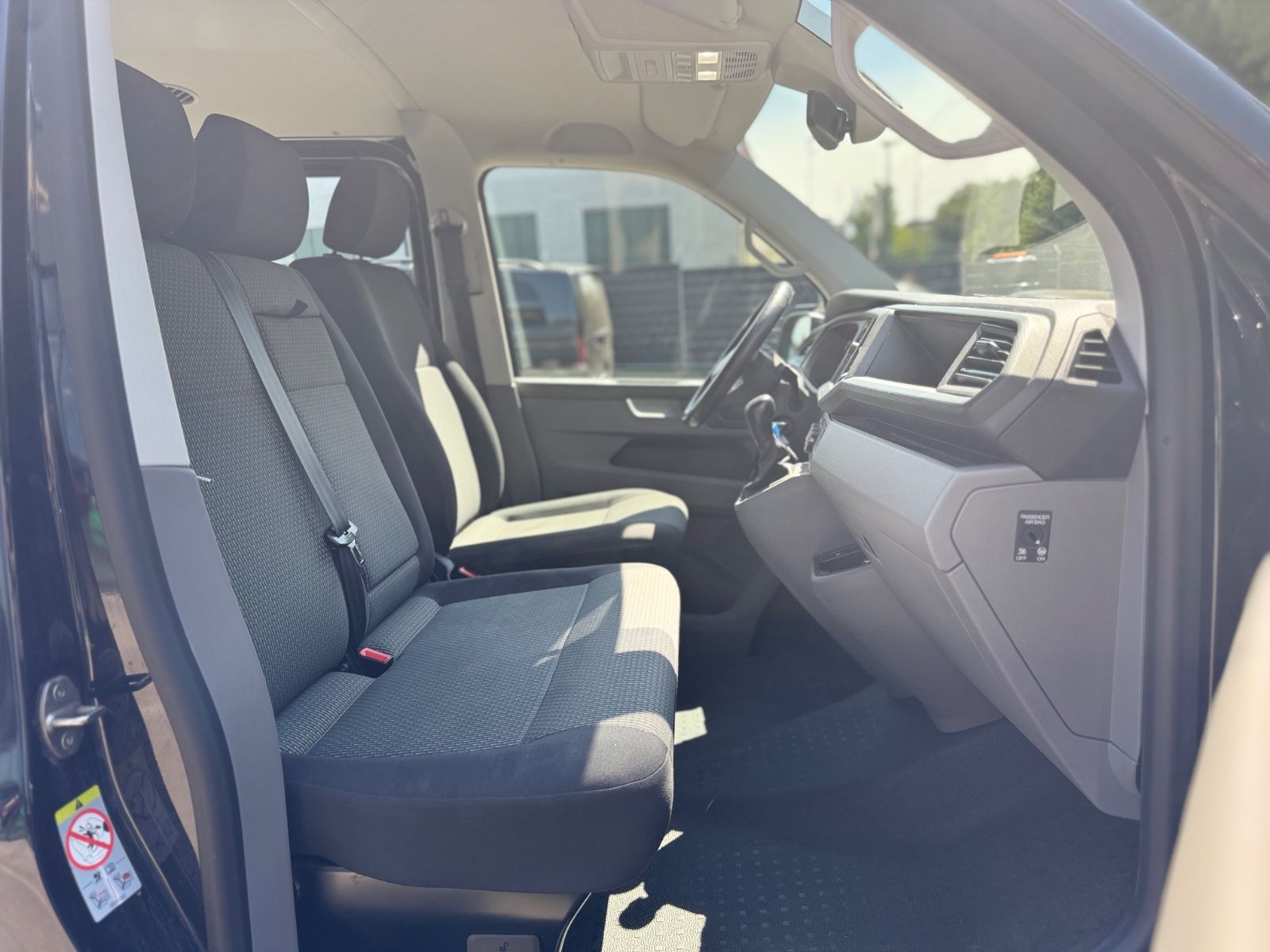 Fahrzeugabbildung Volkswagen T6 TRANSPORTER*AUT*6 SITZER*ACC*KLIMA*SHZ*TOP