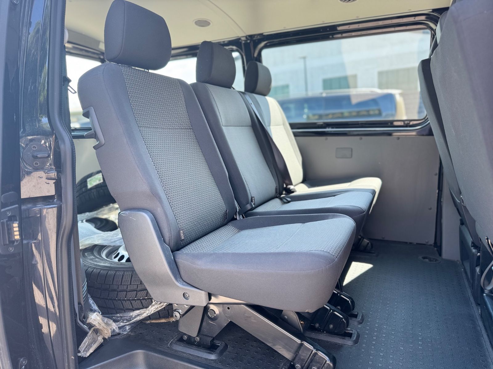 Fahrzeugabbildung Volkswagen T6 TRANSPORTER*AUT*6 SITZER*ACC*KLIMA*SHZ*TOP