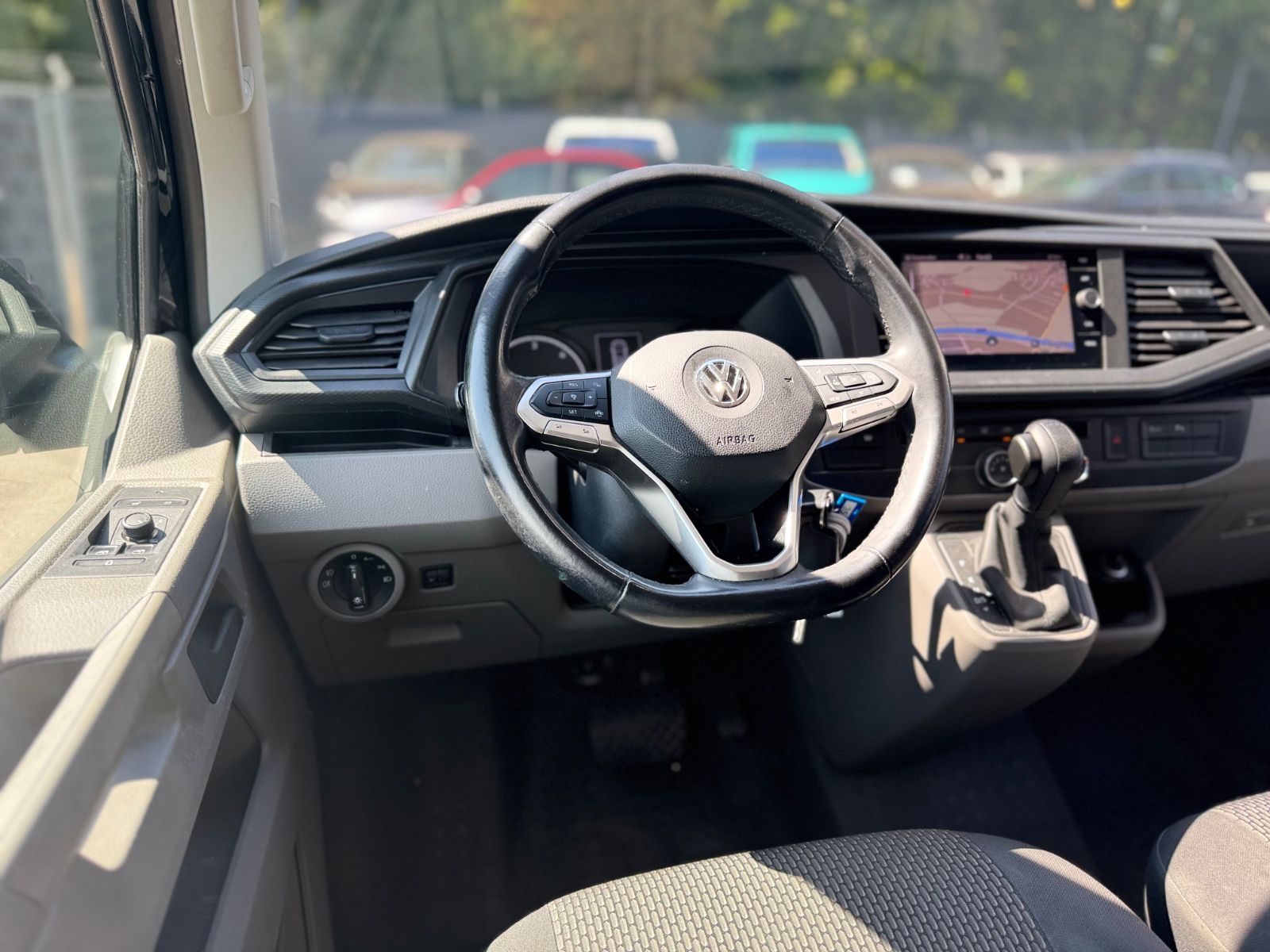 Fahrzeugabbildung Volkswagen T6 TRANSPORTER*AUT*6 SITZER*ACC*KLIMA*SHZ*TOP