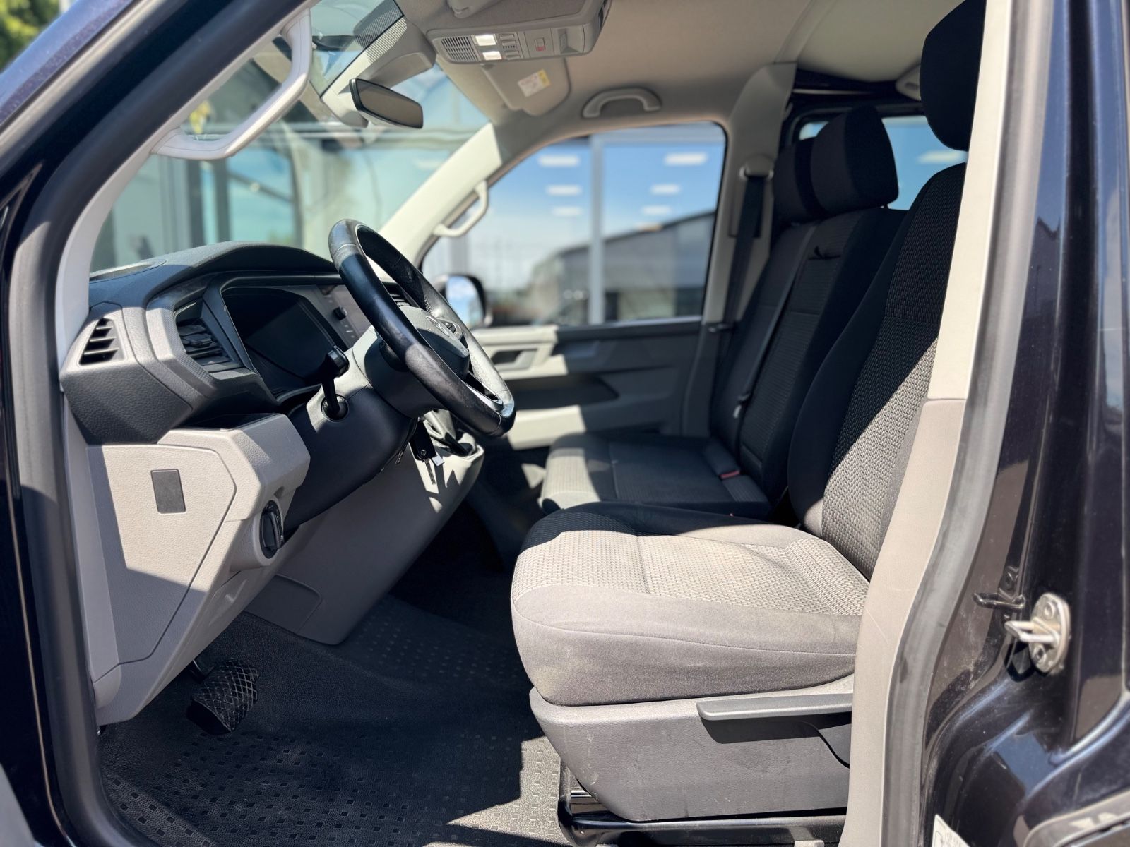 Fahrzeugabbildung Volkswagen T6 TRANSPORTER*AUT*6 SITZER*ACC*KLIMA*SHZ*TOP